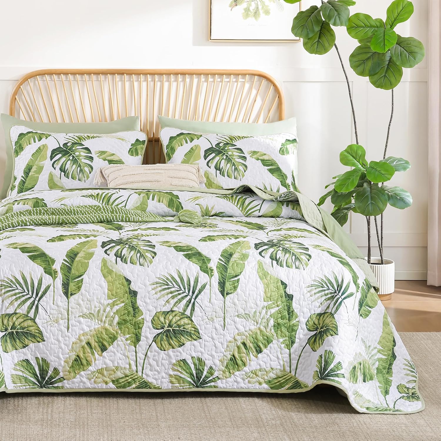 Luxudecor Tropical Plants Quilt Set King Size 3 Pieces Green Palm Botanical Bedspread Rainforest Style Bedding Set Soft Lightweight Bed Cover All Season 104"x90"