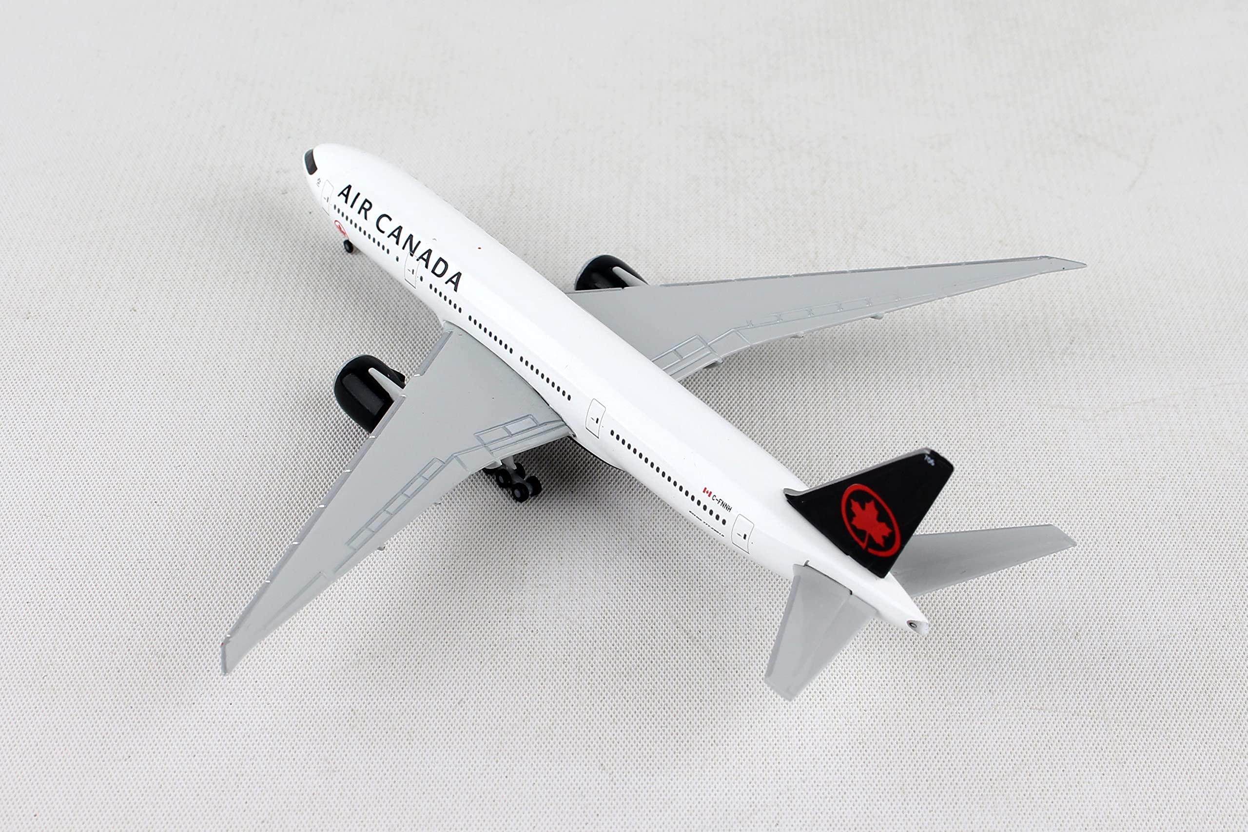 Amazon.com: DARON Herpa Wings 531801 Air Canada Boeing 777-200LR 1