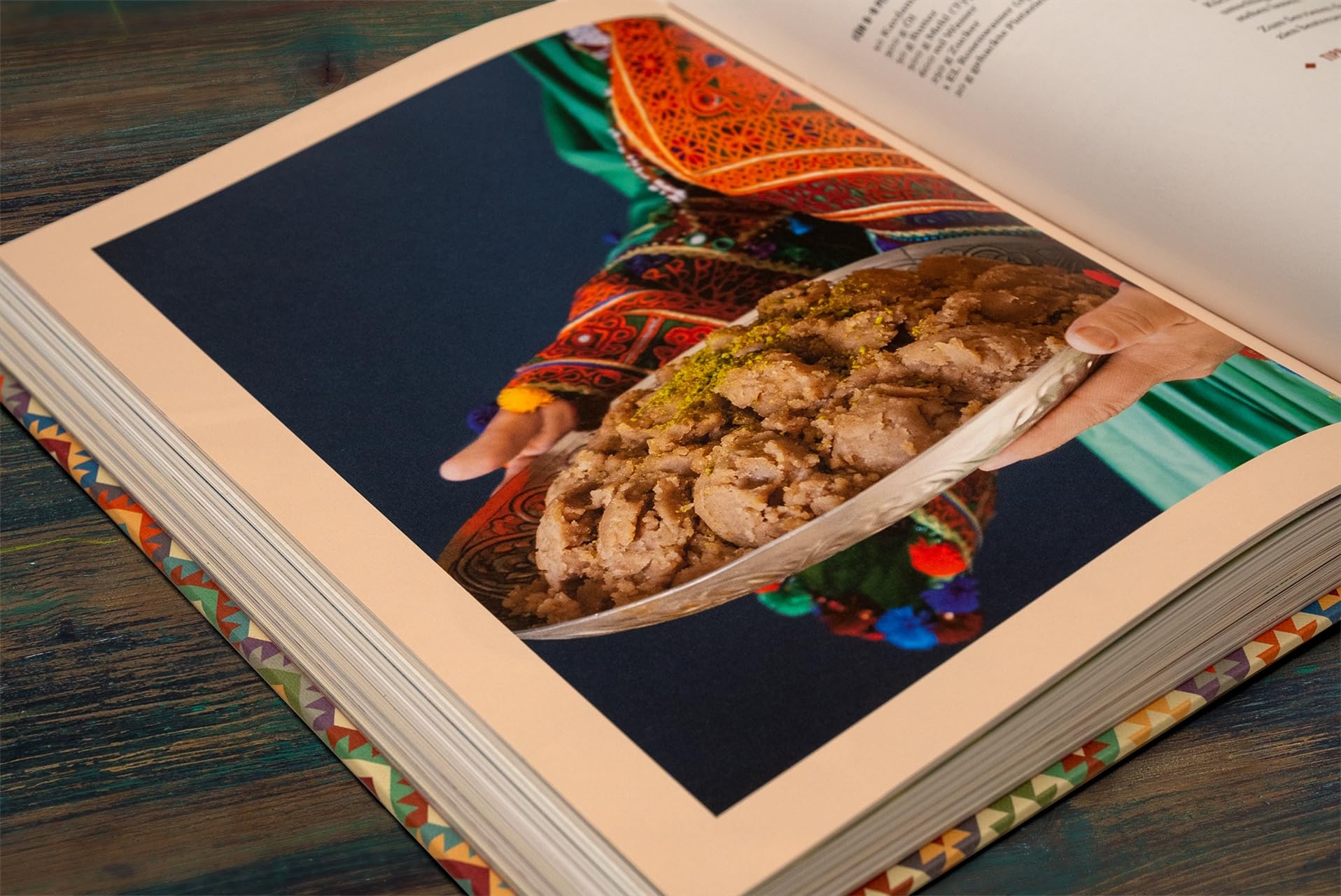 Afghanische Küche: Rezepte und Geschichten aus meiner Familienküche. 80 traditionelle Rezepte aus Afghanistan, persönliche Geschichten und Einblicke in die afghanische Esskultur