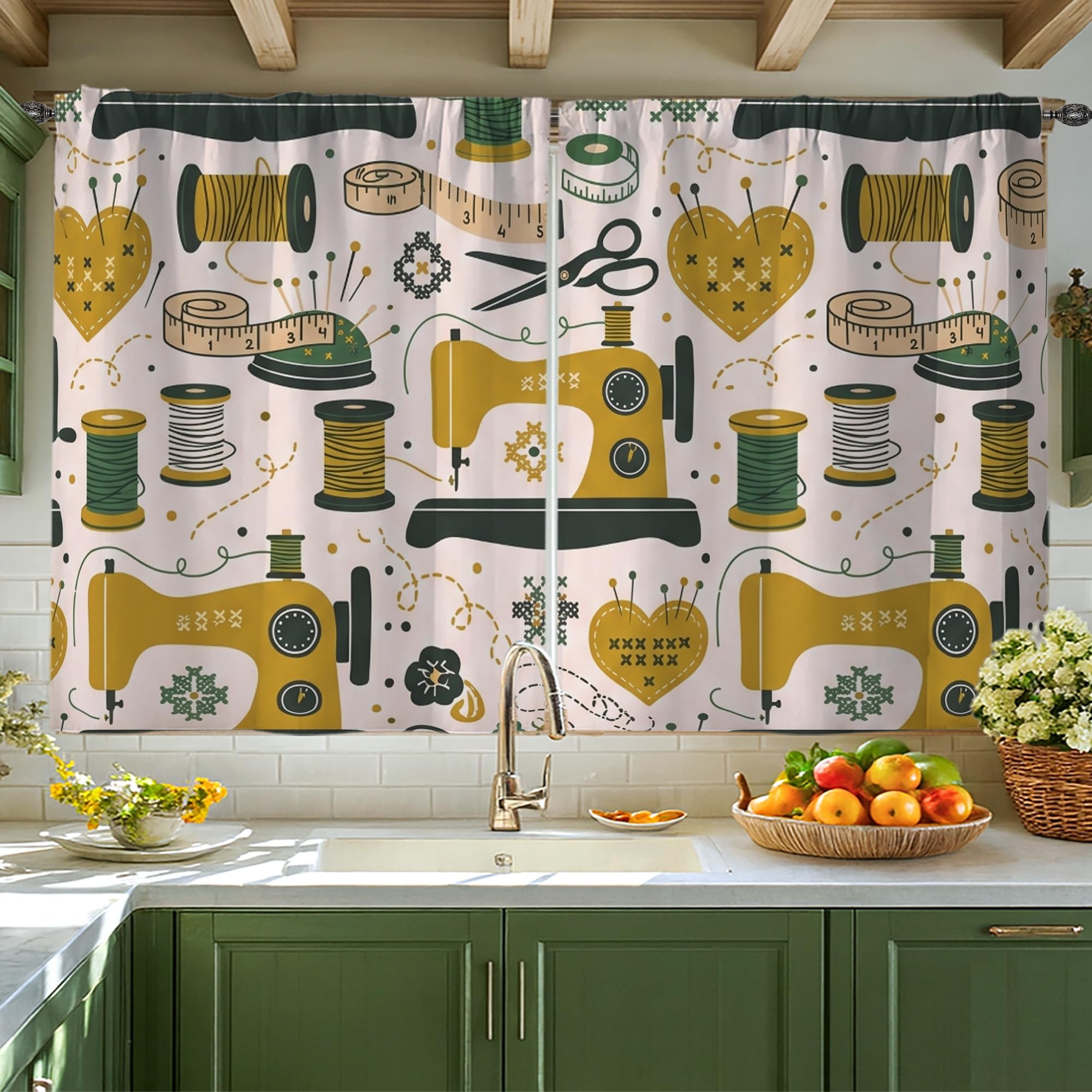 Rideaux de cuisine vintage jaunes pour habiller la petite fenêtre de votre camping-car