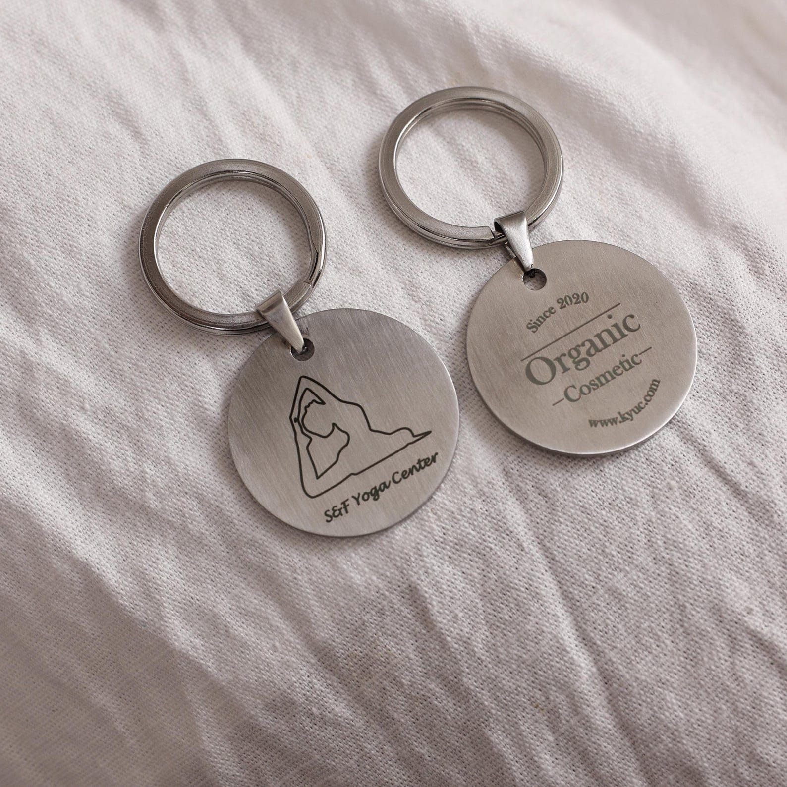 Diseño llavero de acero inoxidable grabado personalizado a mano
