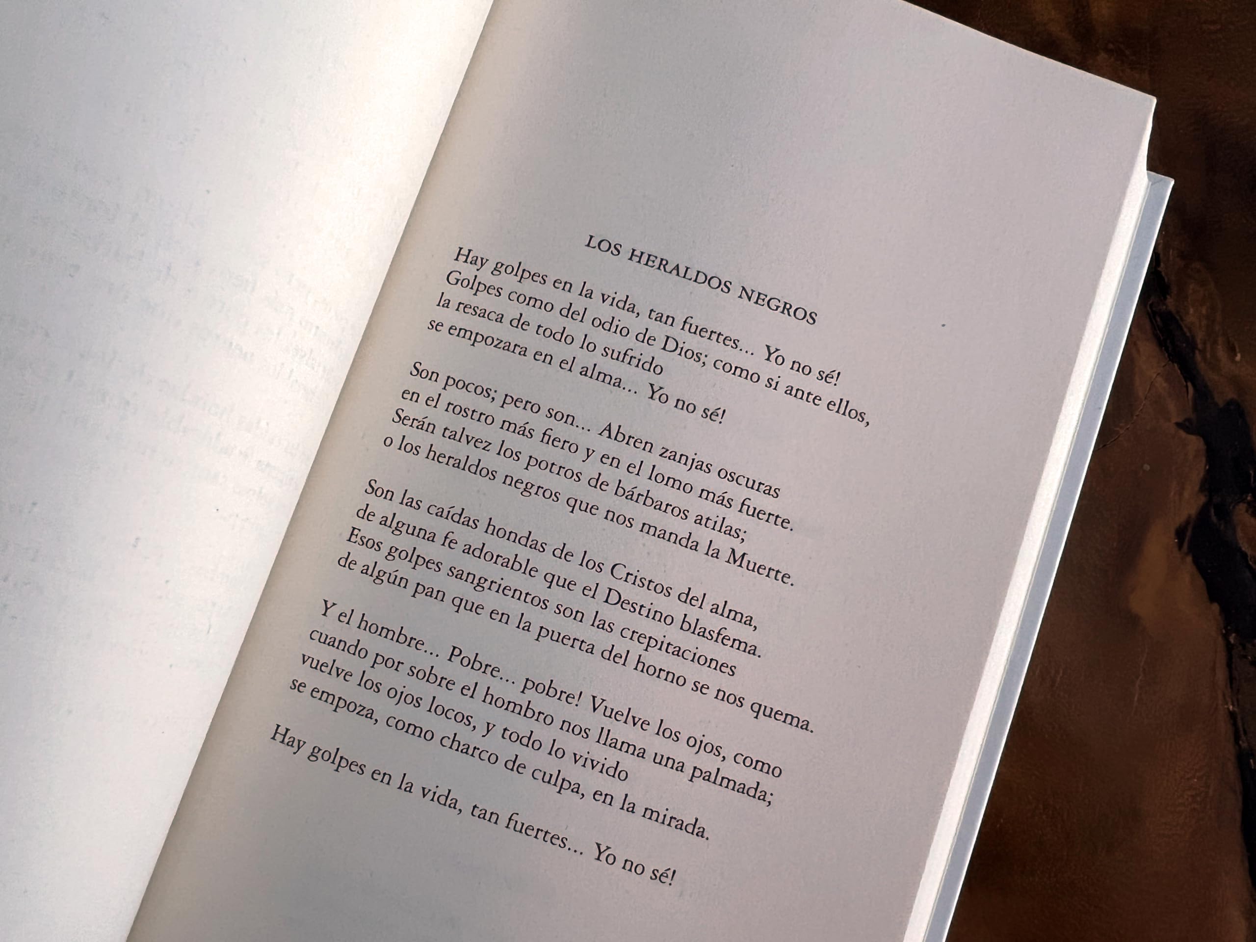 Poesía reunida César Vallejo (Edición conmemorativa de la RAE y la ASALE) / Collected Poems by César Vallejo (Commemorative Edition by the RAE and ASALE)