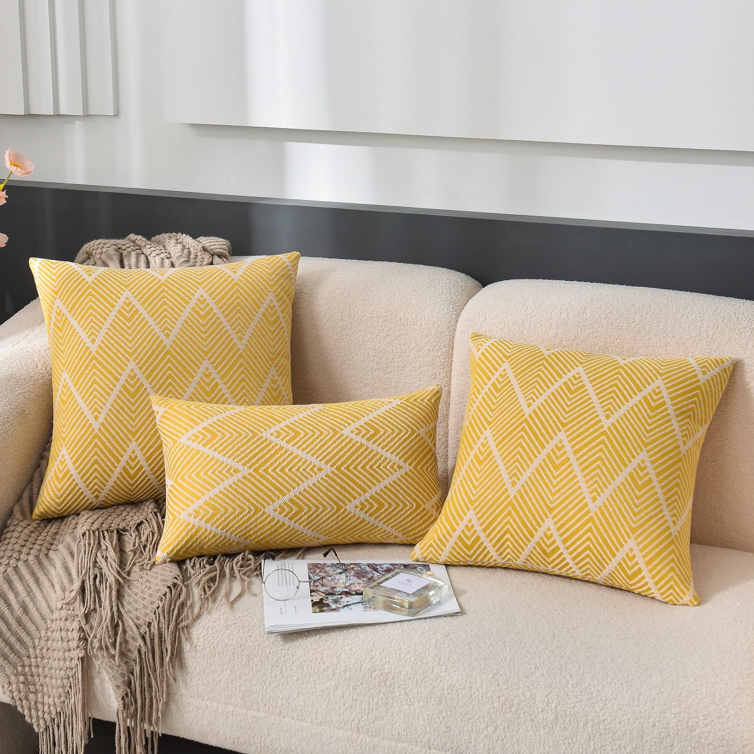 Amazon.co.jp: クッションカバーとクッション (30×50cm、イエロー