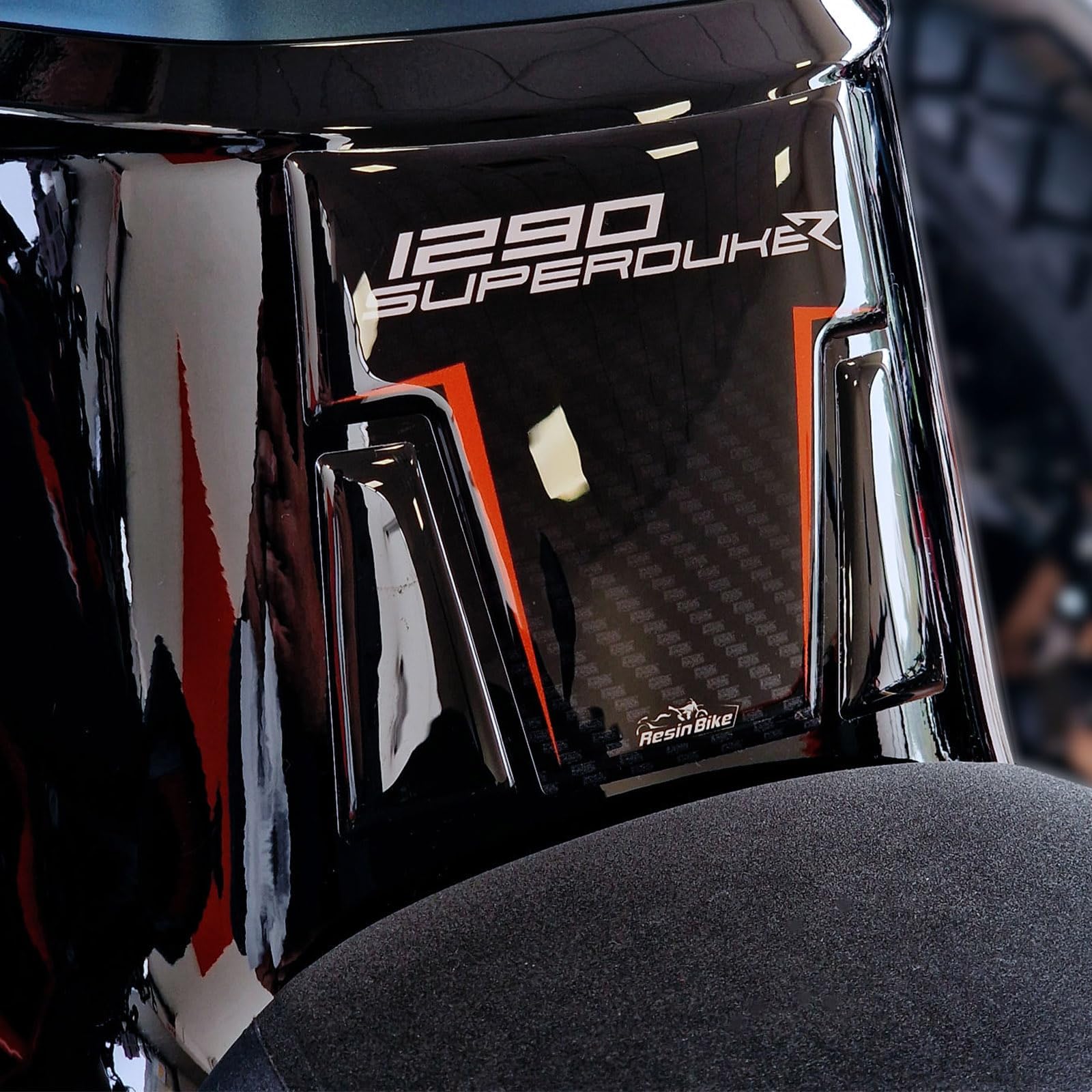 Resin Bike Autocollant Moto Compatibles avec KTM 1290 Super Duke R 2022-2023. Protection de Réservoir Moto Contre Les Chocs et Les Éraflures. Autocollant 3D Résinés Made in Italy