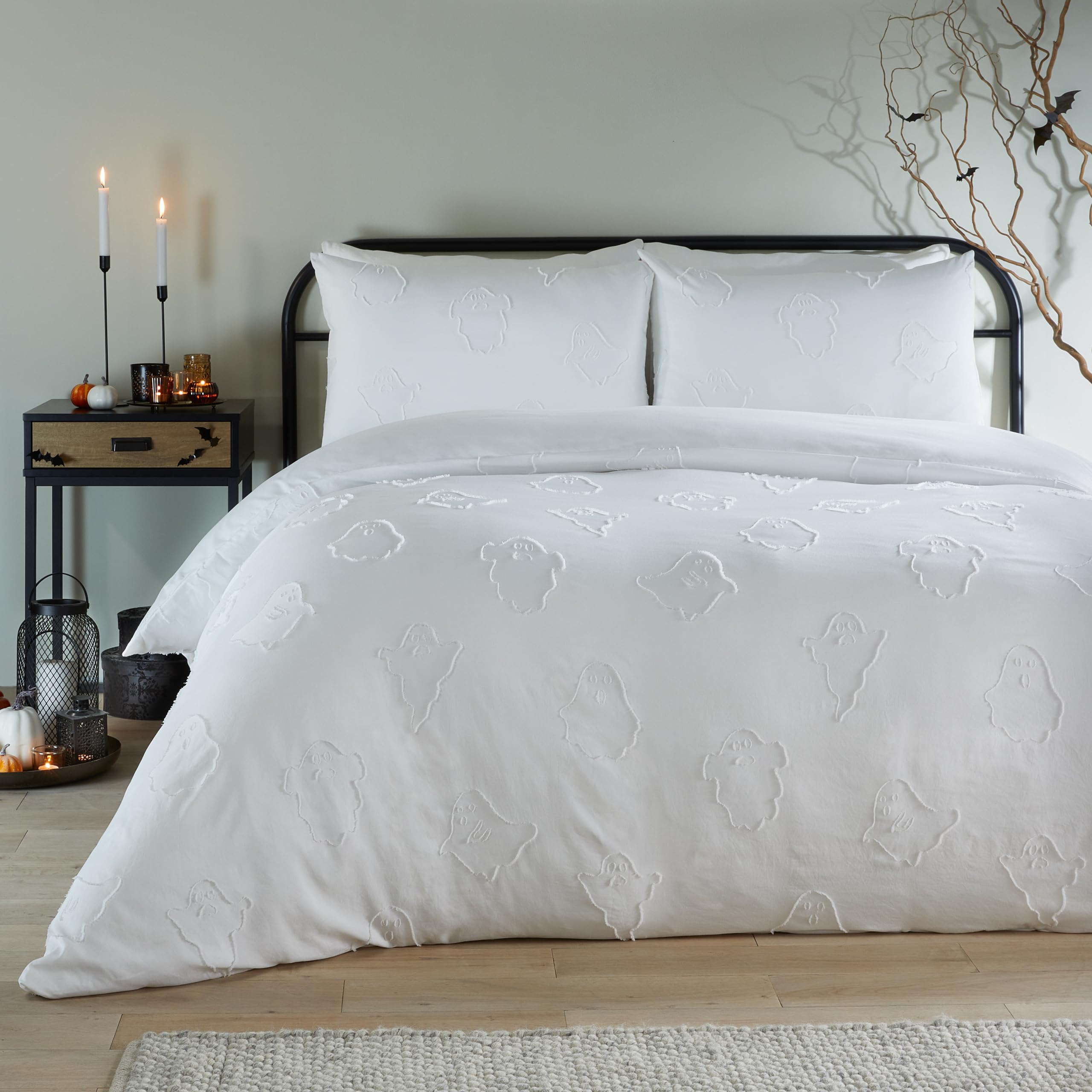 Duvet Day Super King Ghostly Ghouls Tufted Duvet Set - Soft Touch - White