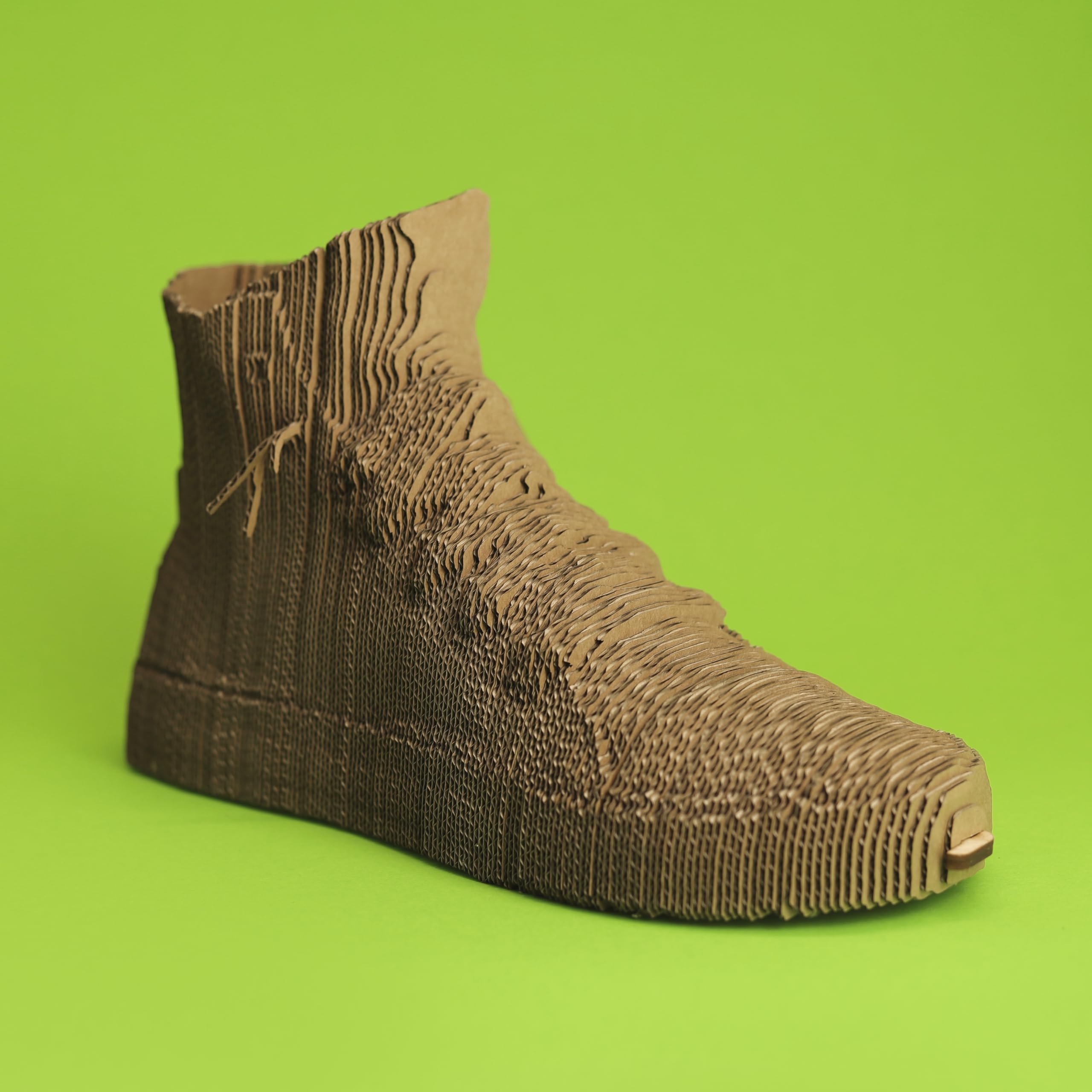 Sneaker Schuh 3D-Puzzle aus Karton – Skulptur-Bausatz | 160 Teile, 14 × 10 × 24 cm – Bastelset aus recycelter Pappe zum Stecken & Bemalen, für Jugendliche & Erwachsene, Geschenkidee