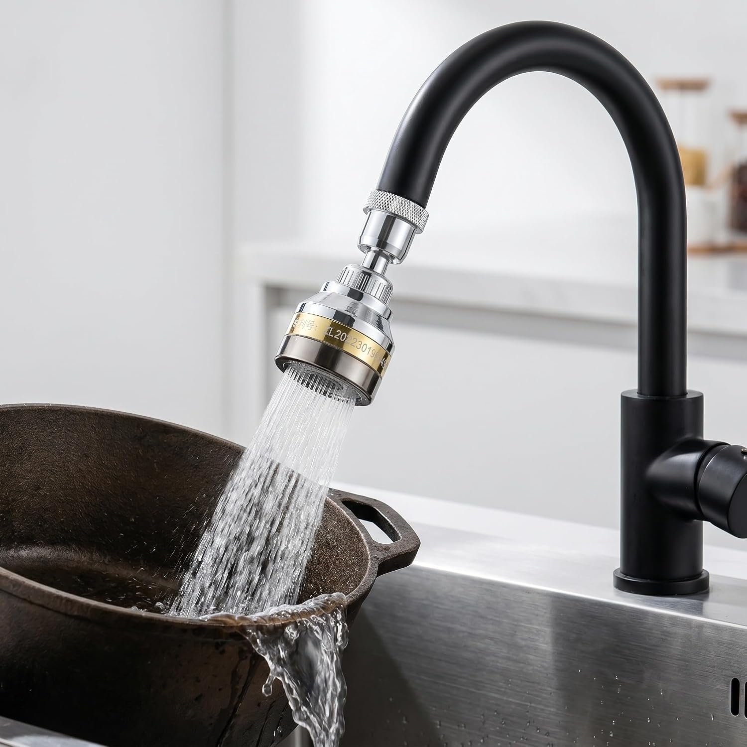 UKCOCO Rotatable Faucet Aerator Extender - Adjustable Swivel Extension for Kitchen and Bathroom Tap, Anti-Splash Faucet Attachment for Handwashing and Food Rinse