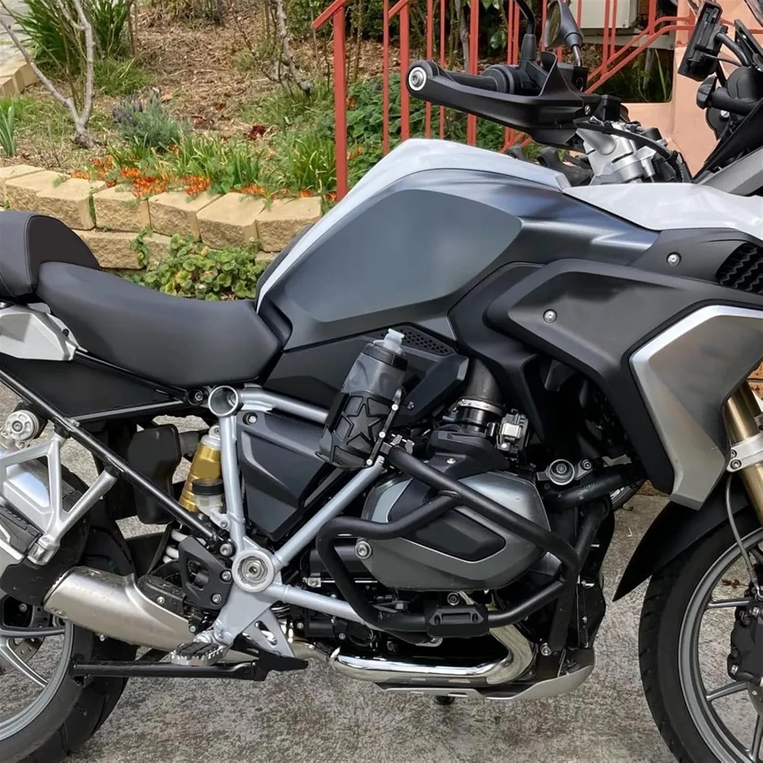 オートバイ飲料水ボトルケージドリンクカップホルダースタンドマウントアクセサリー に適合するF650GS F650 GS 2000 2