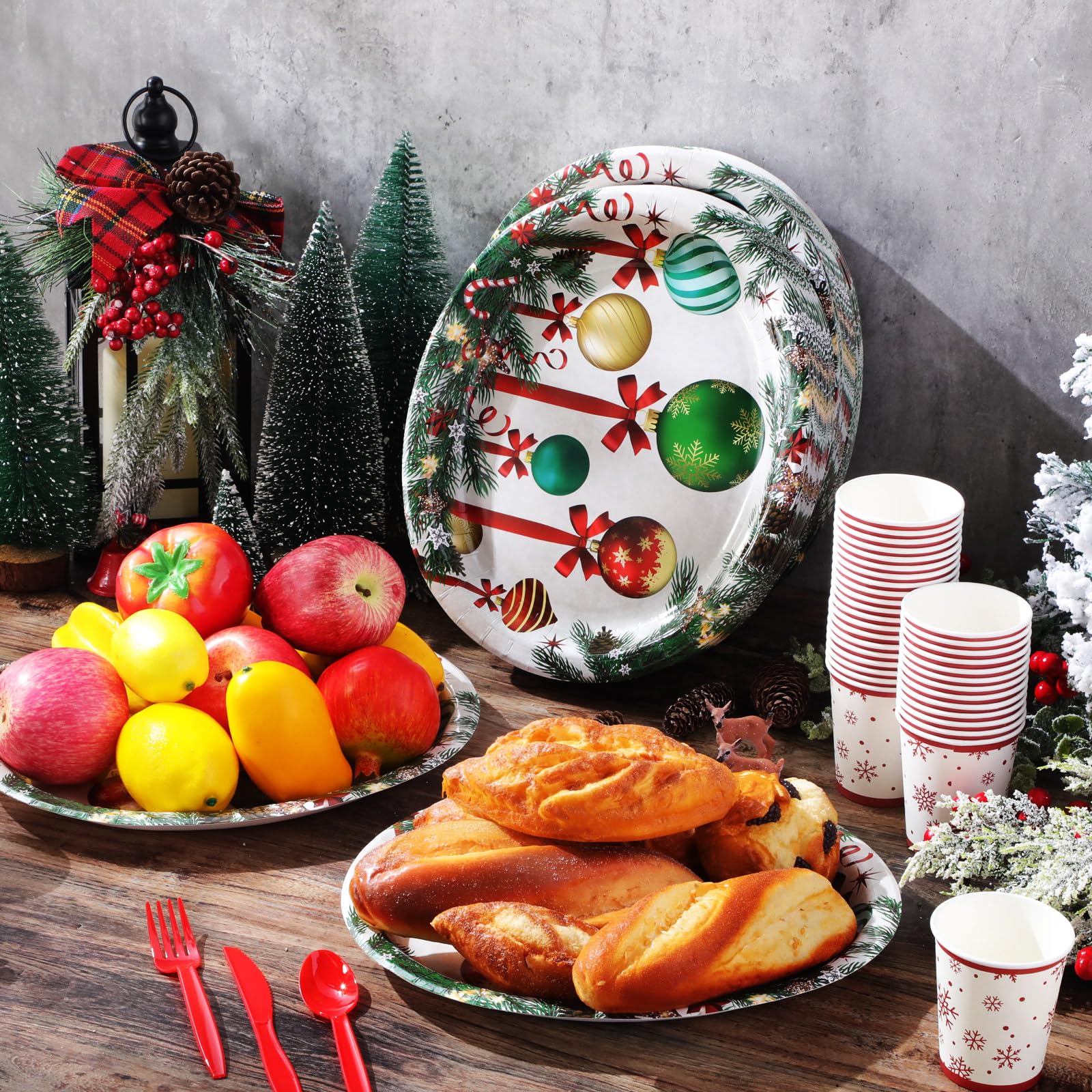 Hsei Lot de 100 grandes assiettes ovales jetables en carton de Noël de 25,4 x 30,5 cm - Assiettes en papier pour Noël - Décoration de table de Noël