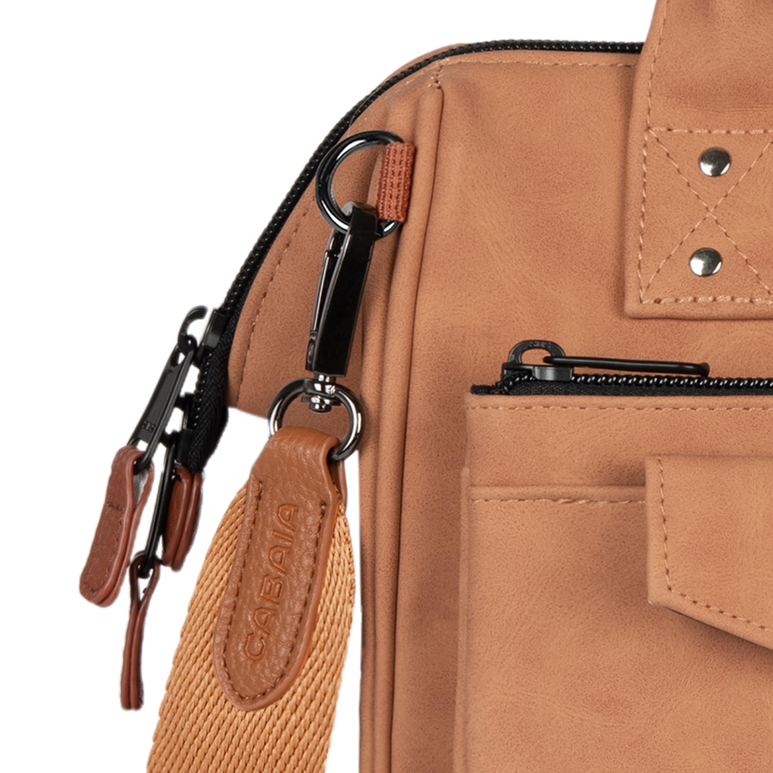 Cabaïa Crossbody Umhängetasche Adventurer Medium (5,8L) - Damen Handtasche - Verstellbarer Schultergurt & Weitwinkelöffnung - Vegan & Wasserabweisend - Ideal für Alltag, Stadt & Reise