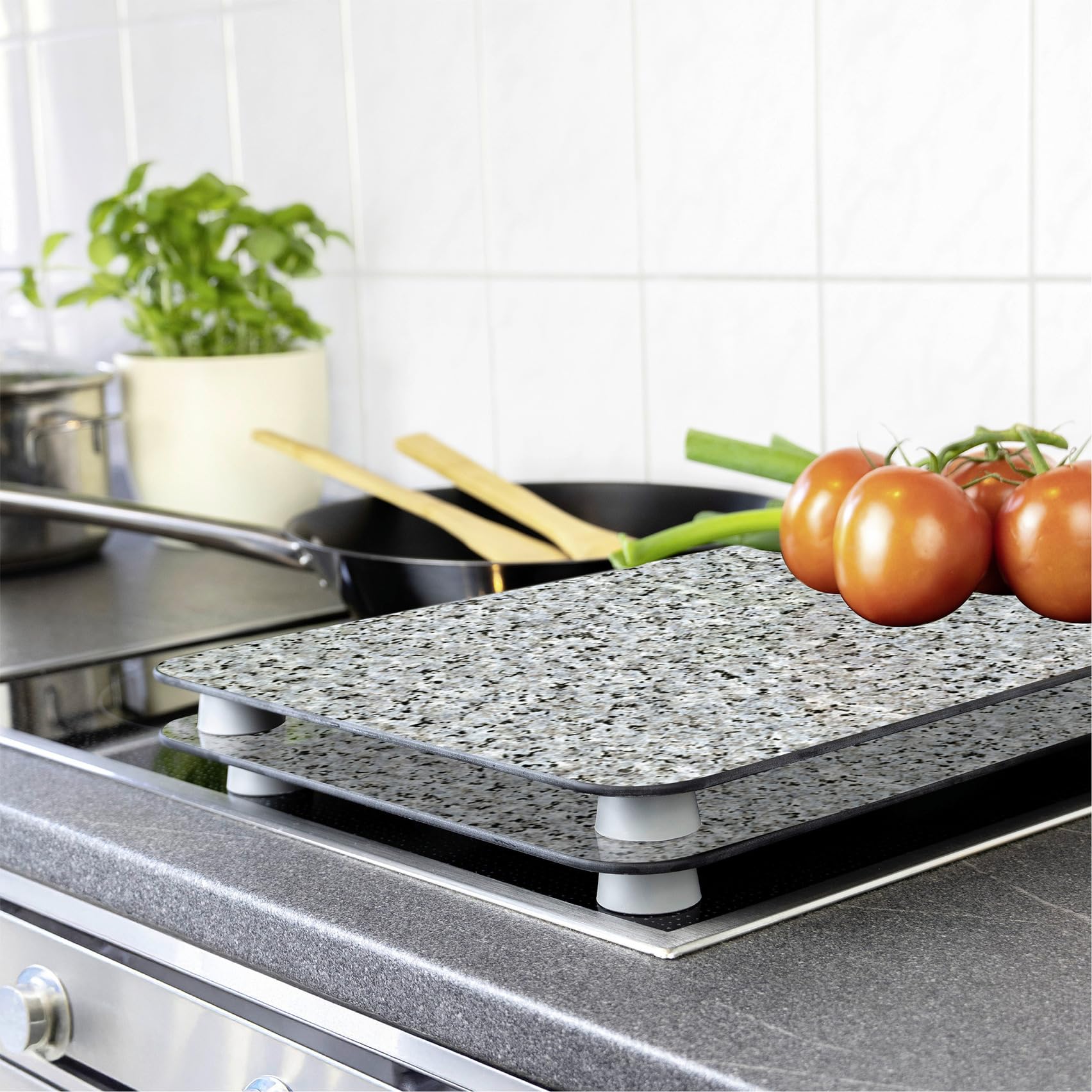 WENKO Plaque de Recouvrement Universelle Mod. Granit, réglable en hauteur pour tout type de cuisinière, planche à découper et protection anti-éclaboussures, verre, 30 x 52 cm, 2 pièces