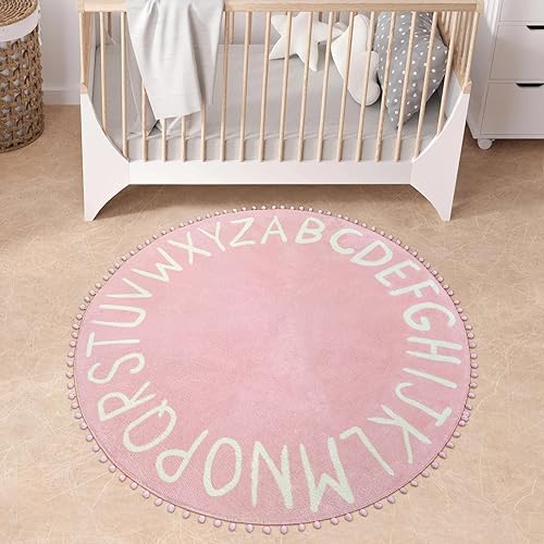 Miniatura 7 de Alfombra redonda rosa para dormitorio de niñas, 47 x 47 pulgadas, alfombra lavable ABC para guardería, alfombras para niños pequeños con pompones y