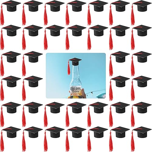 Miniatura 1 de 36 mini gorras de graduación 2024 con borlas para botellas de vino de graduación (gorra negra con borla roja)