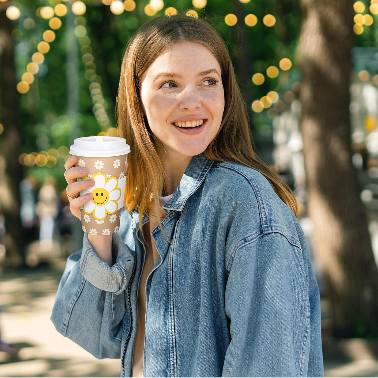Whaline 50 Pcs Spring Daisy Disposable kraft Paper Cups with Lids and Sleeves 16 Oz Boho Groovy Smile Daisy Flower Coffee Cups for Summer Wedding Birthday Table Decor Party Supplies