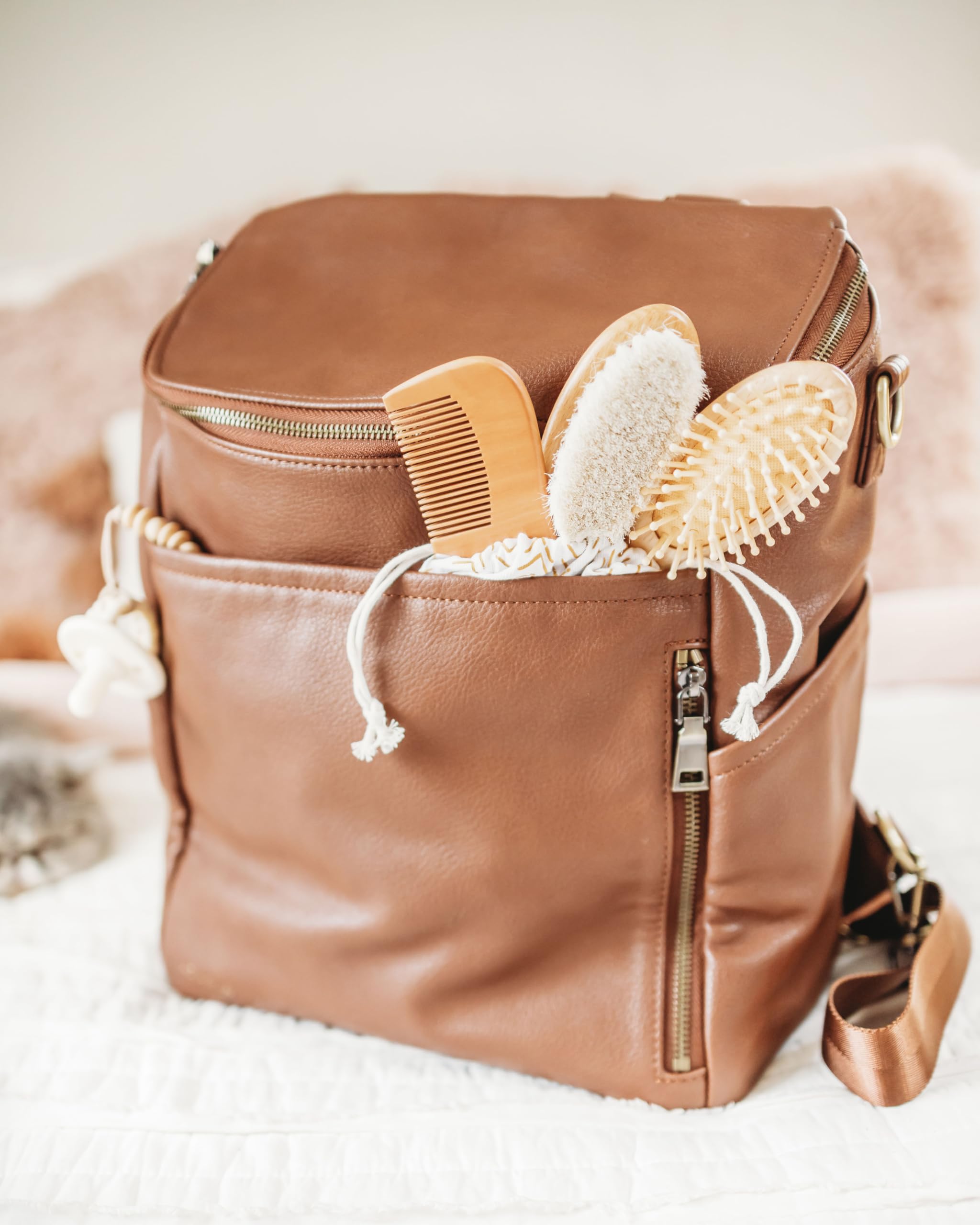 Natürliches Babyhaarbürsten-Set, Holzbürsten und Kamm mit Boho-Reisetasche für Mädchen oder Jungen, weiche Ziegenhaarbürste für Wiegenkappe, Bambus-Kleinkind-Haarbürste, Neugeborene Haarbürste für