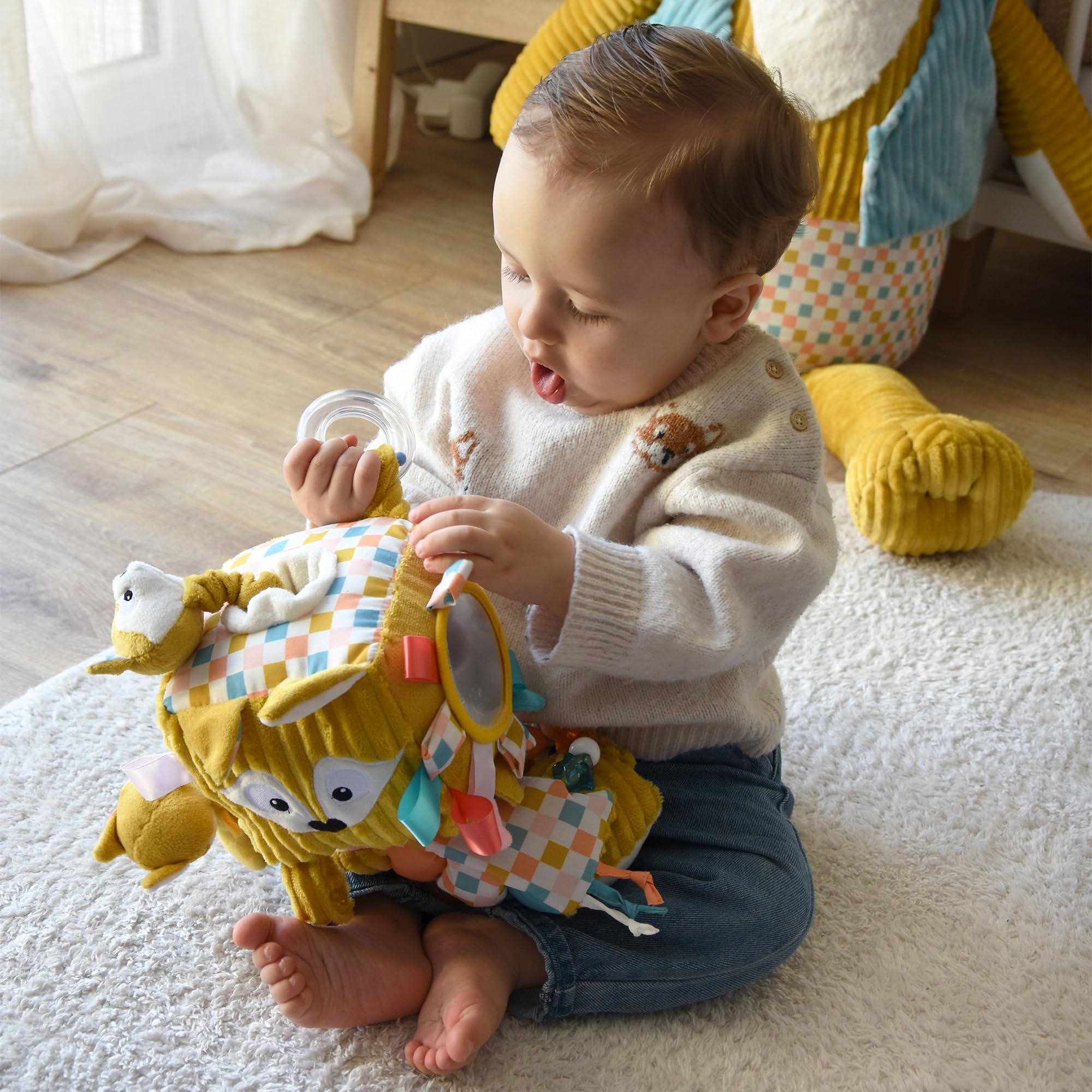 Les DEGLINGOS - Cube d'activités en Tissu Cyranos Le Renard - Jouet d'éveil sonore et Tactile pour bébé - Jouet de développement - Cadeau de Naissance - 12cm - Moutarde Moutarde