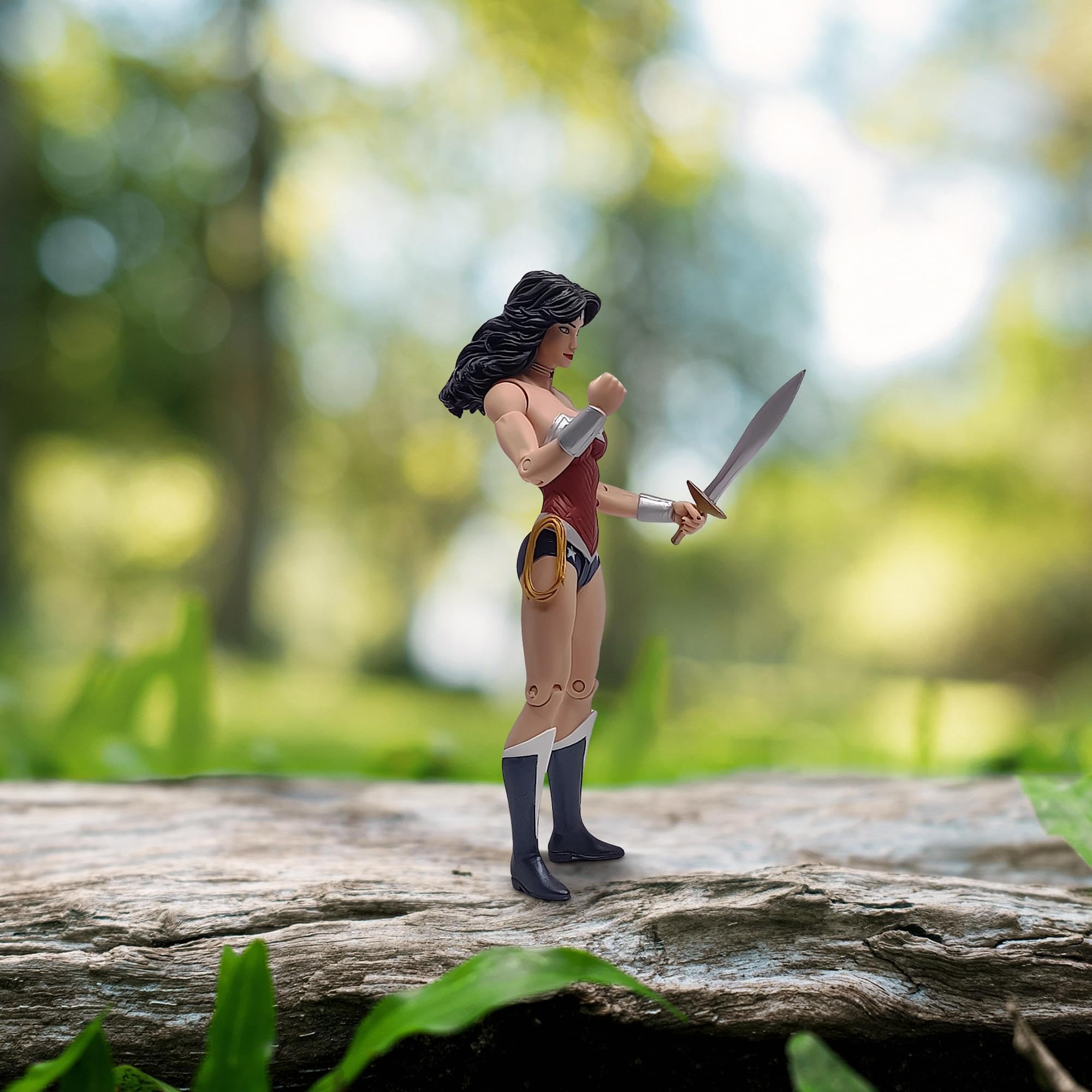 Amazon.com: Wonder Woman New 52 Action Figure : DC Comics, Inc