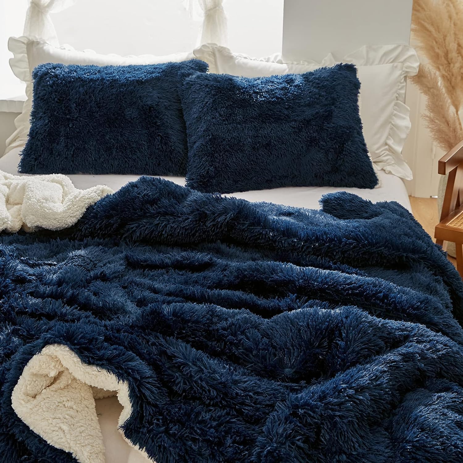 Flysheep Luxury Faux Fur Shaggy Comforter Set King Size, Plush & Sherpa Reversible Comforter Navy Blue, 3 Pieces Fluffy Fuzzy Bedding Set Ultra Soft and Warm for Winter (1 Comforter + 2 Pillowcases) - Image 3