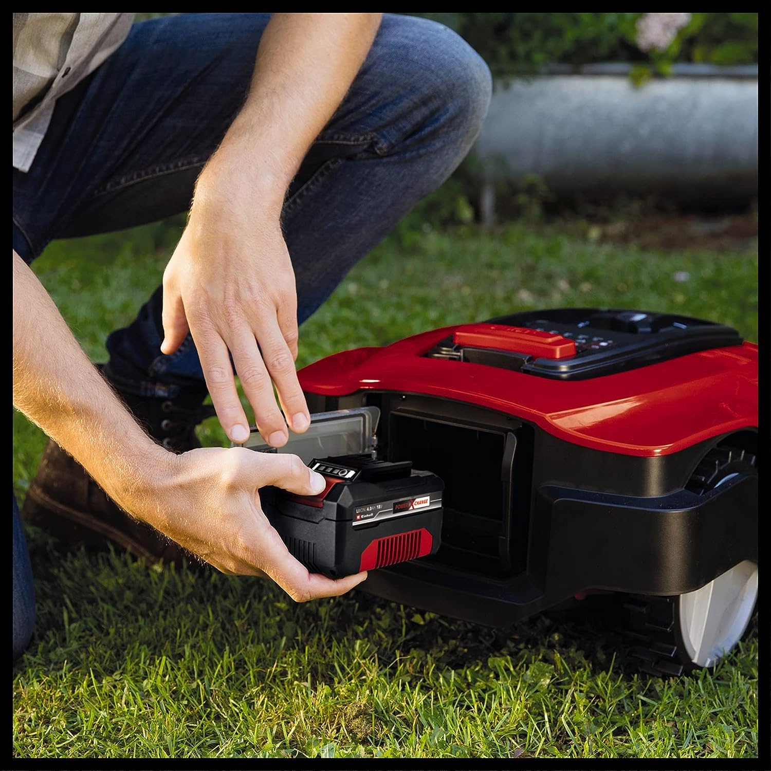 Einhell FREELEXO - Solo Robot Tagliaerba a batteria Power X-Change (18V, comandabile con APP, lama taglio 18 cm, pendenza massima 35%, senza batteria e caricabatteria, senza kit cavi perimetrale)