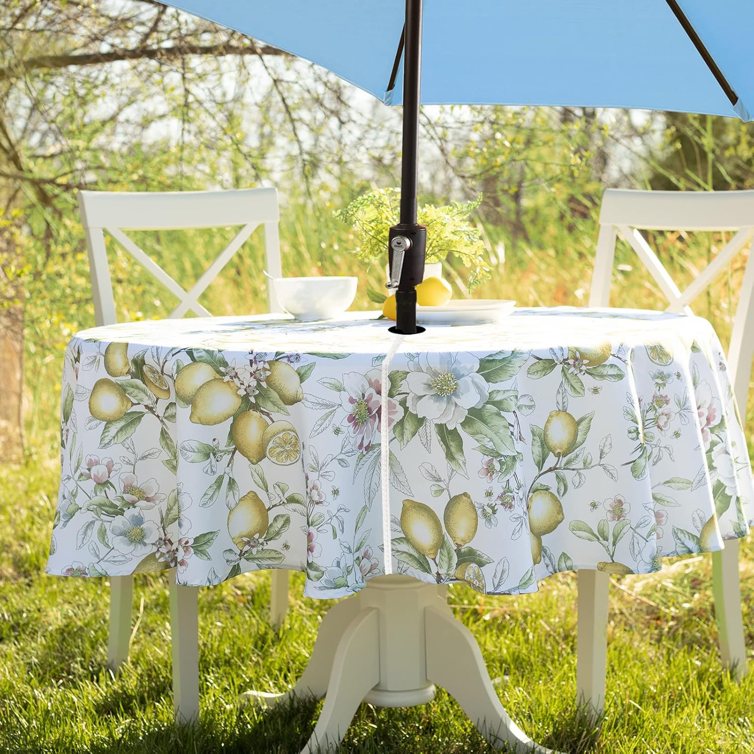 Benson Mills Spillproof Spring/Summer Heavyweight Fabric Outdoor Tablecloth with Umbrella Hole, Zippered Table Cloth for Round tables, Picnic/Patio table covers (Limona, 70 Round with Umbrella Hole)