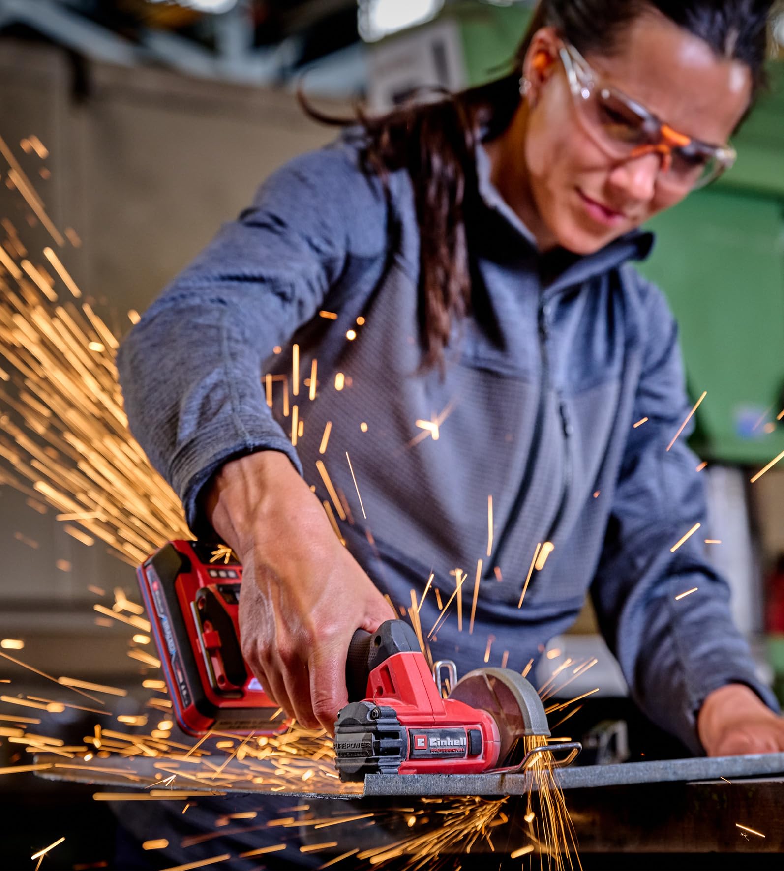 Einhell Professional Akku-Trennschleifer TP-CO 18/76-C Li BL (18 V, 76 mm Scheiben-Ø, 16 mm Schnitttiefe, Tiefeneinstellung, Inkl. 4x Trennscheibe, inkl. 4,0 Ah PLUS Akku & Ladegerät)