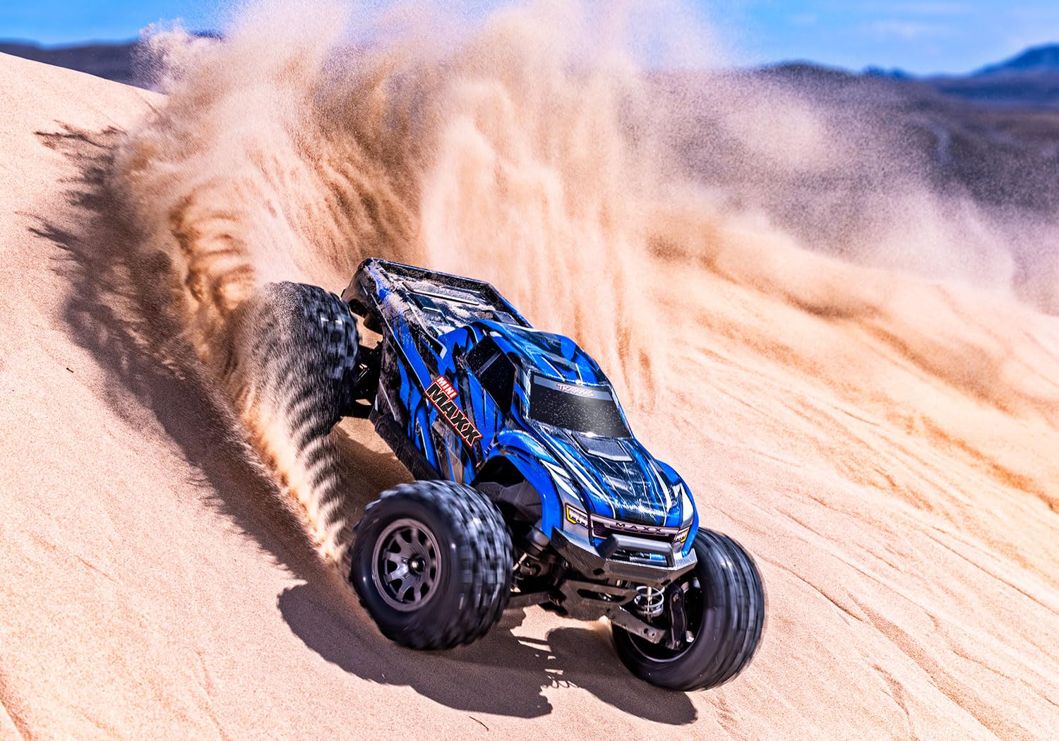 TRAXXAS Mini Maxx 4WD Brushless BL-2S RTR 1:12 Monster Truck niebieski z akumulatorem + ładowarka USB / C 2 A