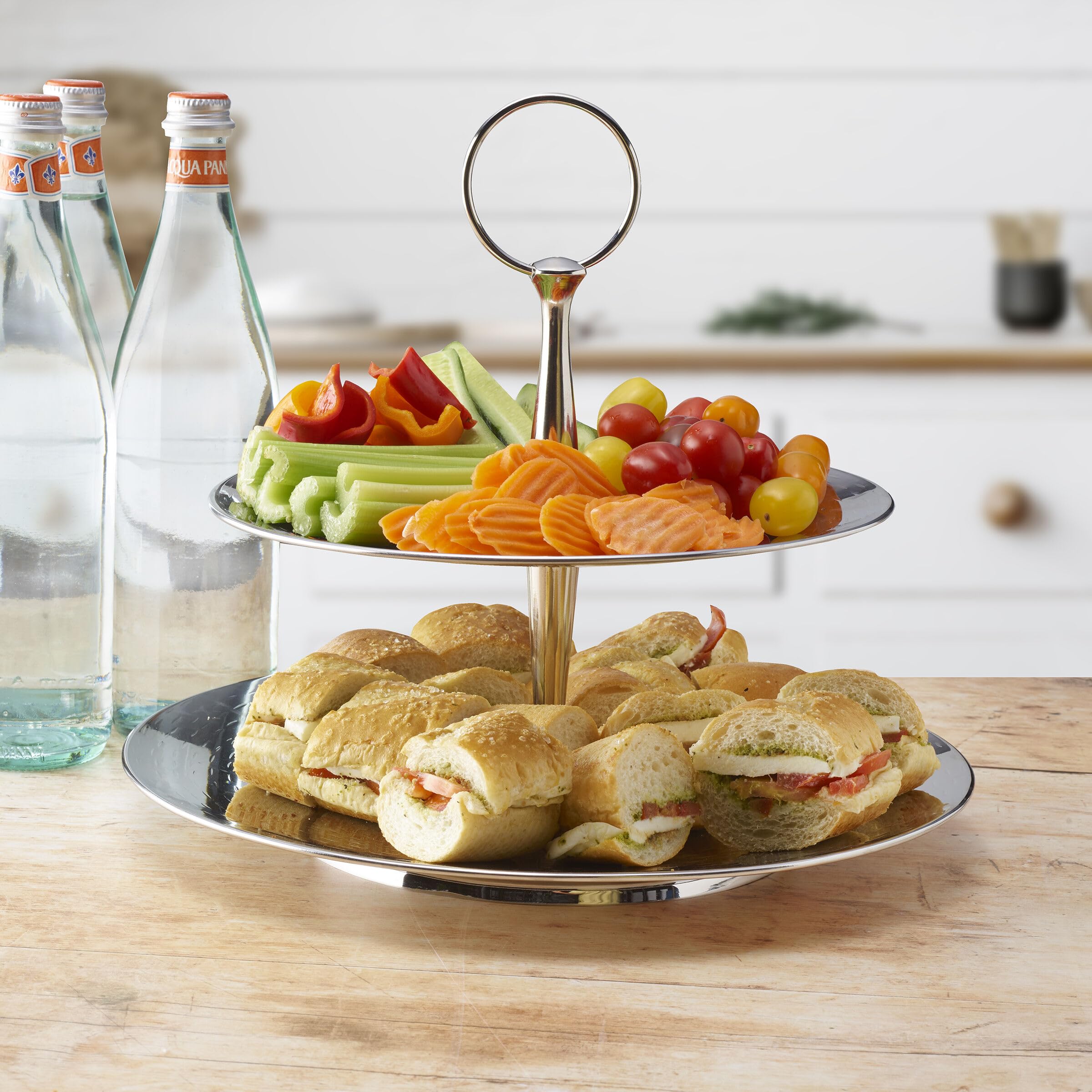Mikasa Servidor texturizado de acero inoxidable de 3 niveles con acabado pulido y mango de anillo, elegante soporte de servir escalonado para postres, aperitivos y exhibiciones de entretenimiento