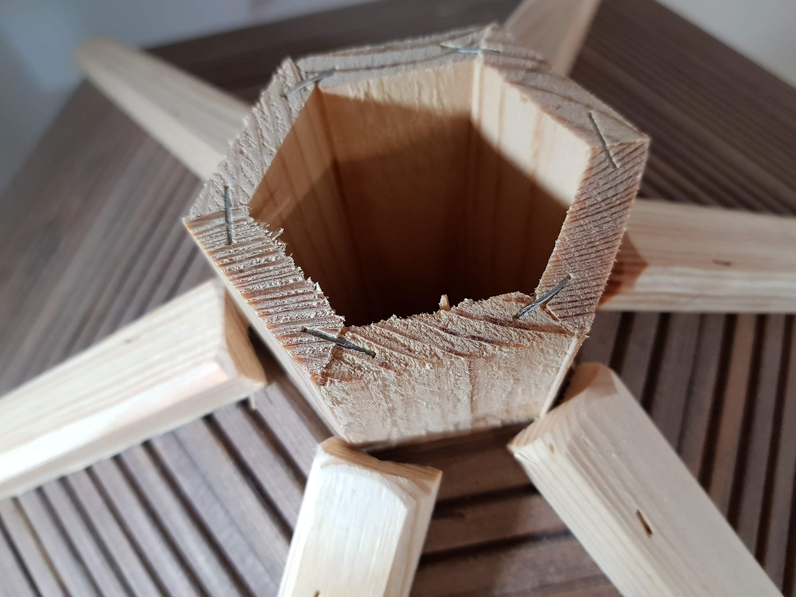 Vogel Futter Haus Futterstelle Sechseck aus Holz Vogelhaus,Vogelfutterhaus zum Stellen für den Garten.Futterstation für Wildvögel