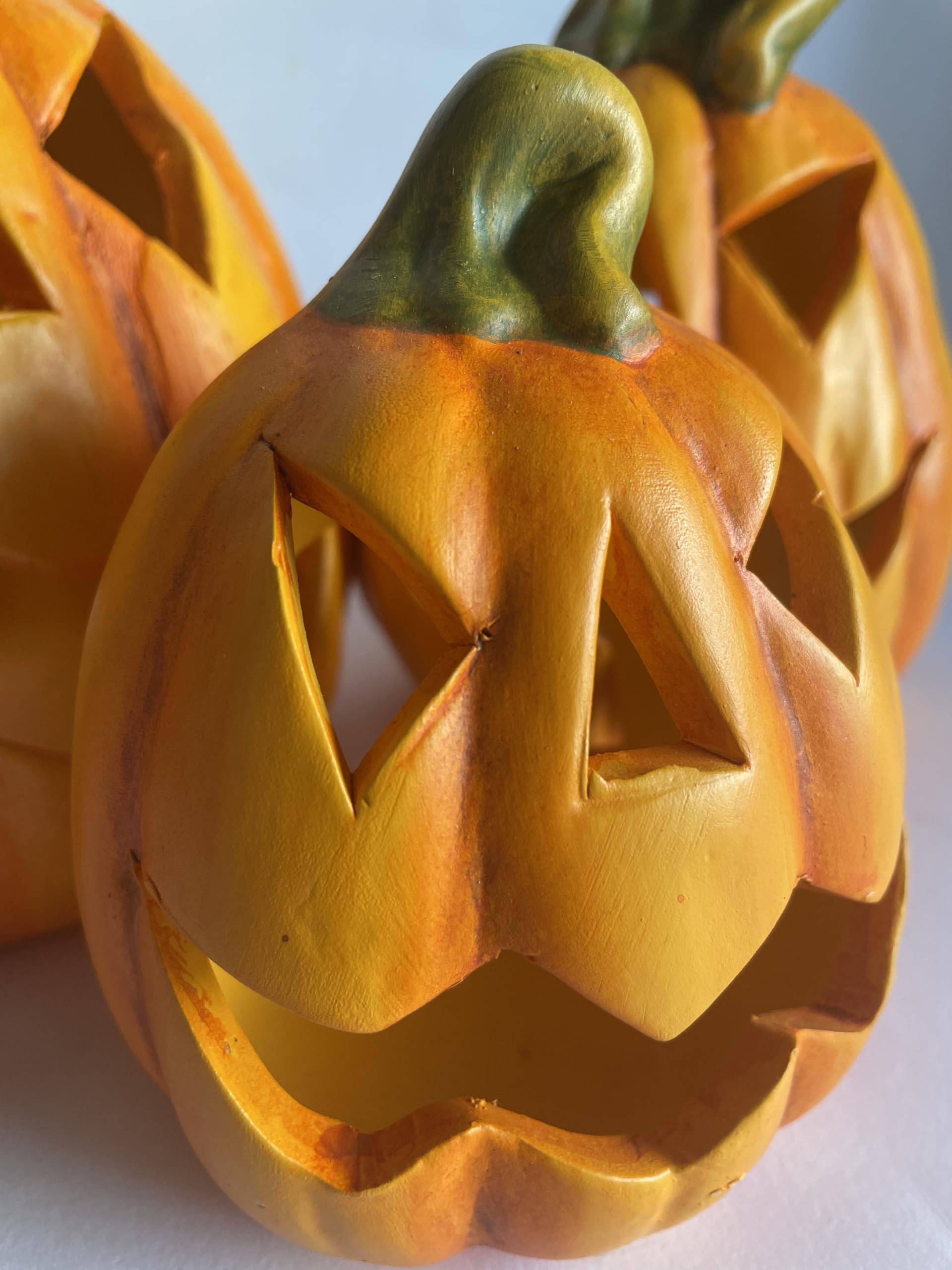 3er Set Halloween Kürbisse aus Terrakotta – Handbemalte Kürbis Deko mit Gesichtern – Herbstdeko für innen & außen, Tischdeko & Gartendeko für Herbst & Halloween