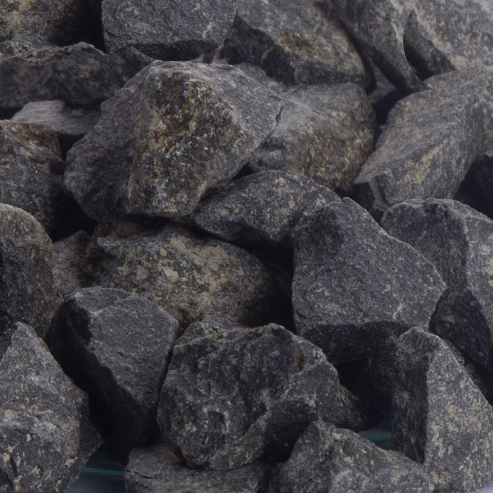 Schicker Mineral Basalt Ziersplitt anthrazit 16-22 mm 25 kg, Basaltsplitt aus Deutschland in verschiedenen Größen von 2-56 mm, Basaltbruch farbechter Naturstein ideal zur Garten-, Hof- & Weggestaltung