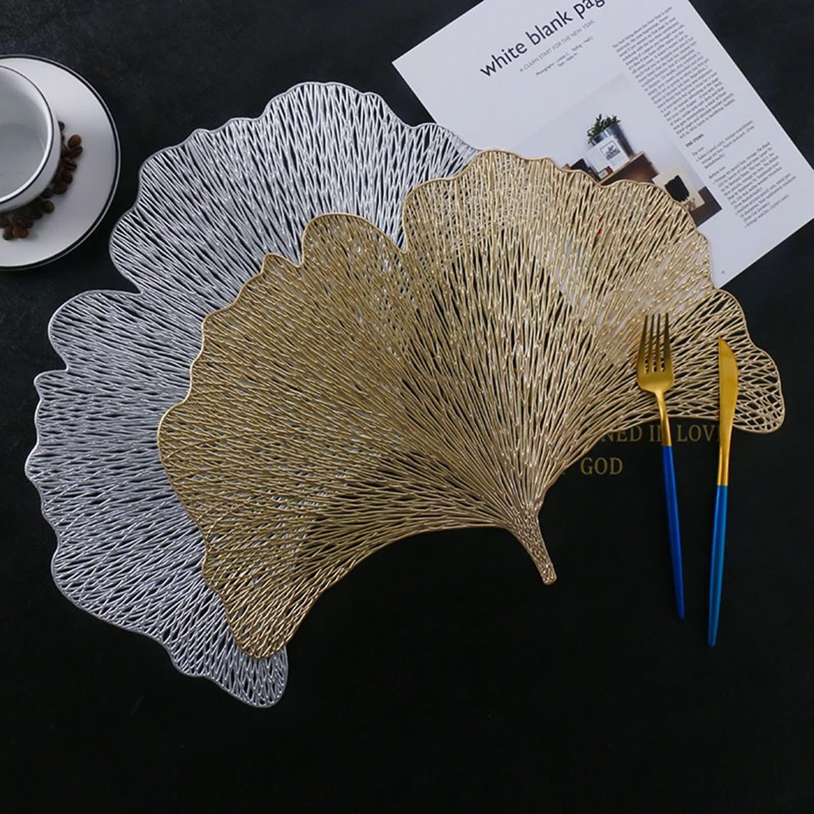 Placemats for Dining Table Gold, Set de Table Lavable Automne Lot de 6 Motif de Feuille de Ginkgo Creuse de Luxe PVC sous Assiette 40x44cm