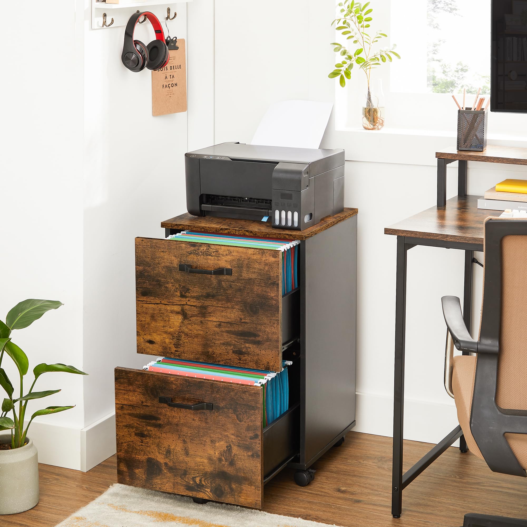 VASAGLE Cassettiera a 2 cassetti, credenza su ruote, per documenti A4, cartelle sospese, stile industriale, marrone rustico e nero OFC040B01