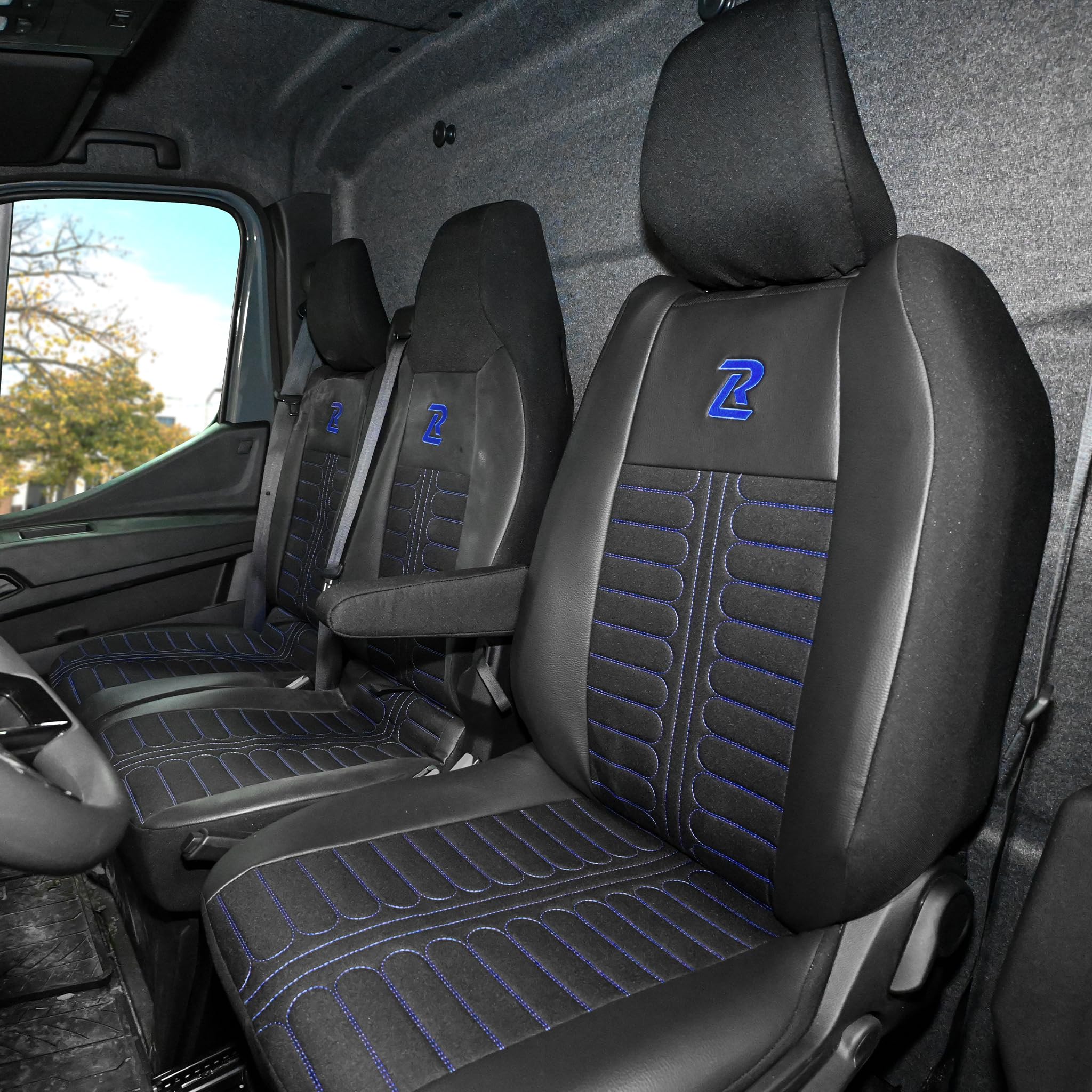 LUCARO Coprisedili Auto per Renault Master 4, Nissan Interstar 3 Blu - Copri Sedile Auto 3 Posti con Ecopelle Resistente Compatibile con Airbag - Coprisedile Facile da Montare