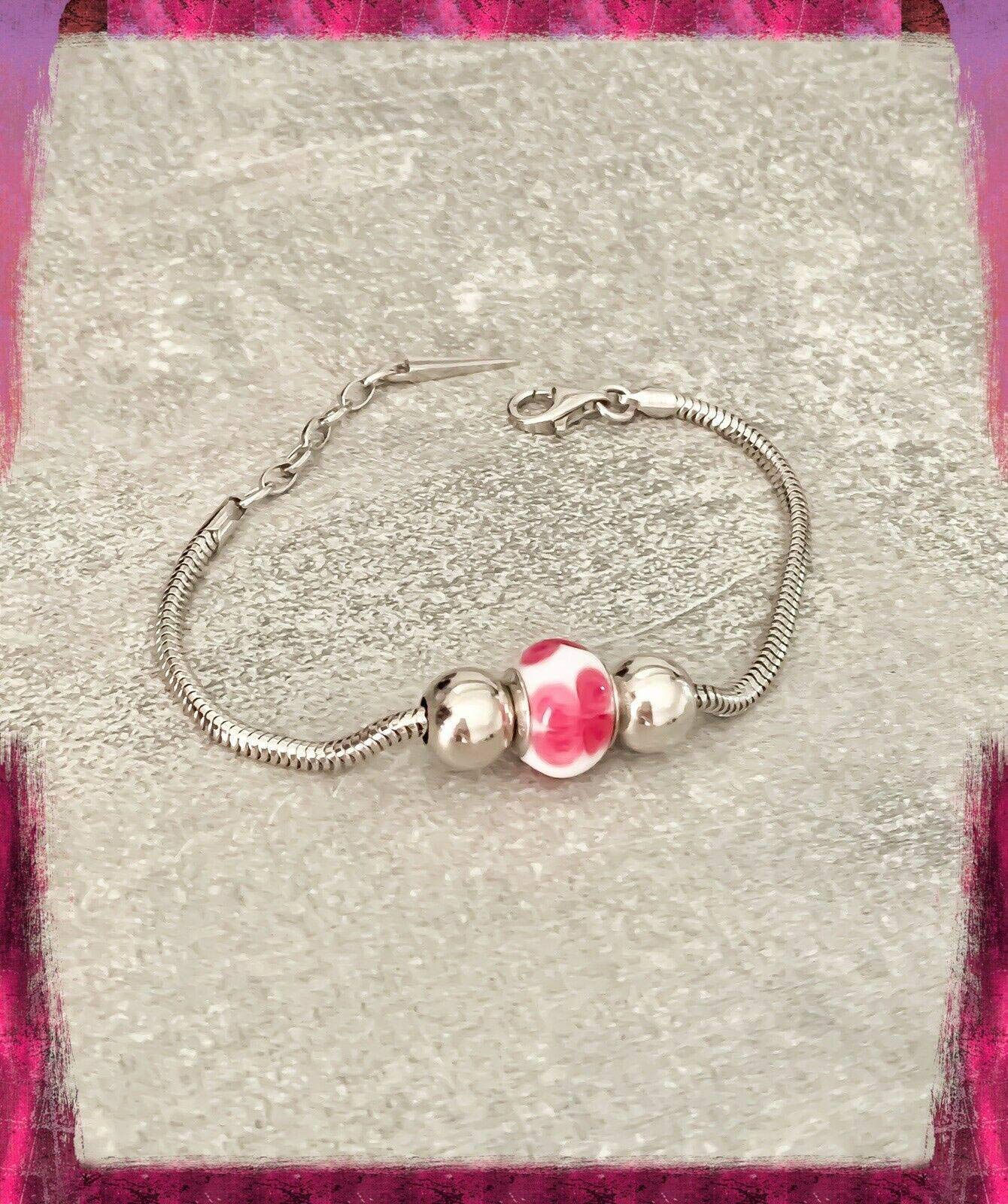 Bracciale con charm in vetro di Murano e sfere in argento rodiato 925/000