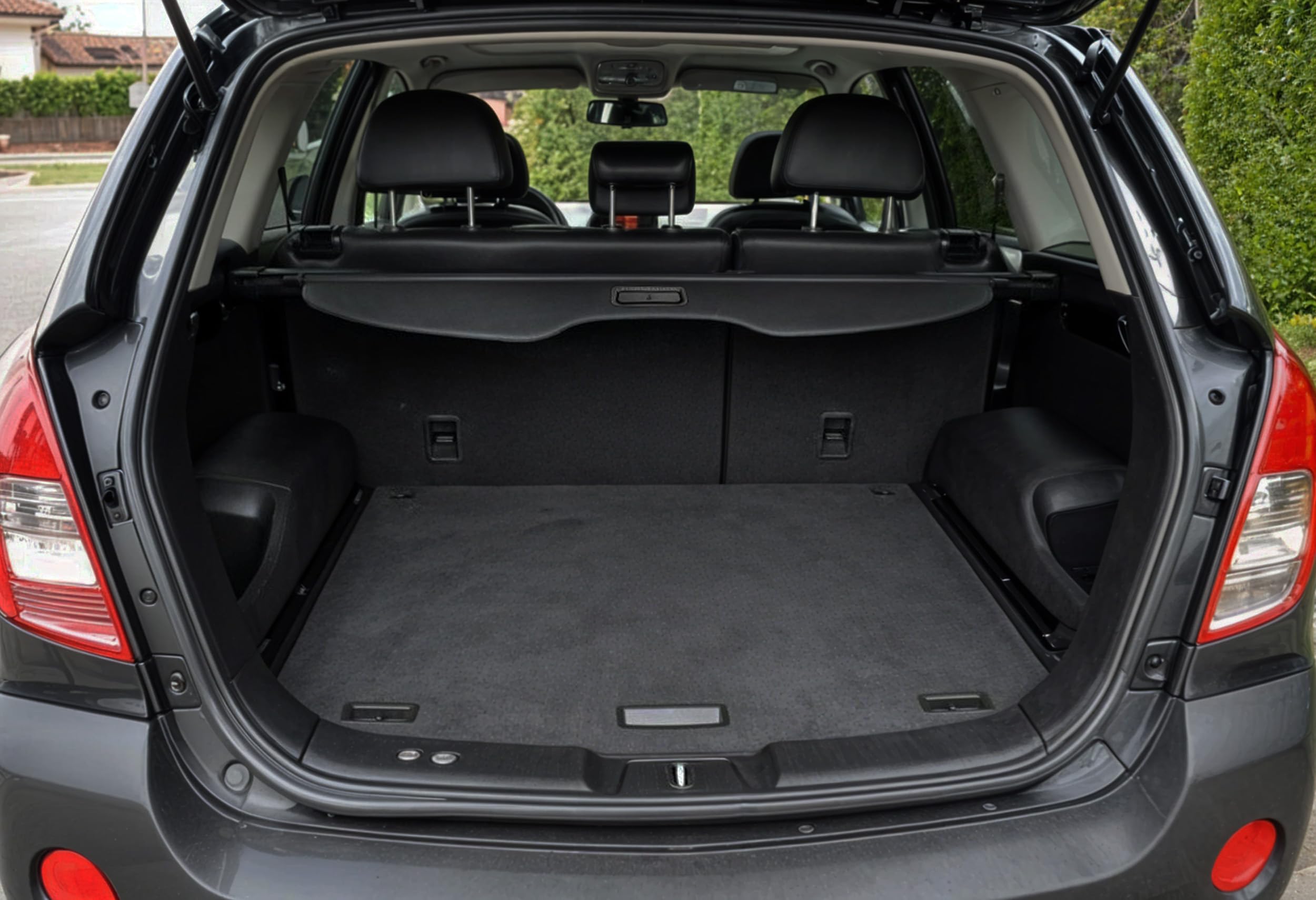 Kofferraumabdeckung Laderaumabdeckung mit Halterungen – Kofferraum Rollo Gepäckraumabdeckung passend für OPEL Antara 2006-2015 96829406