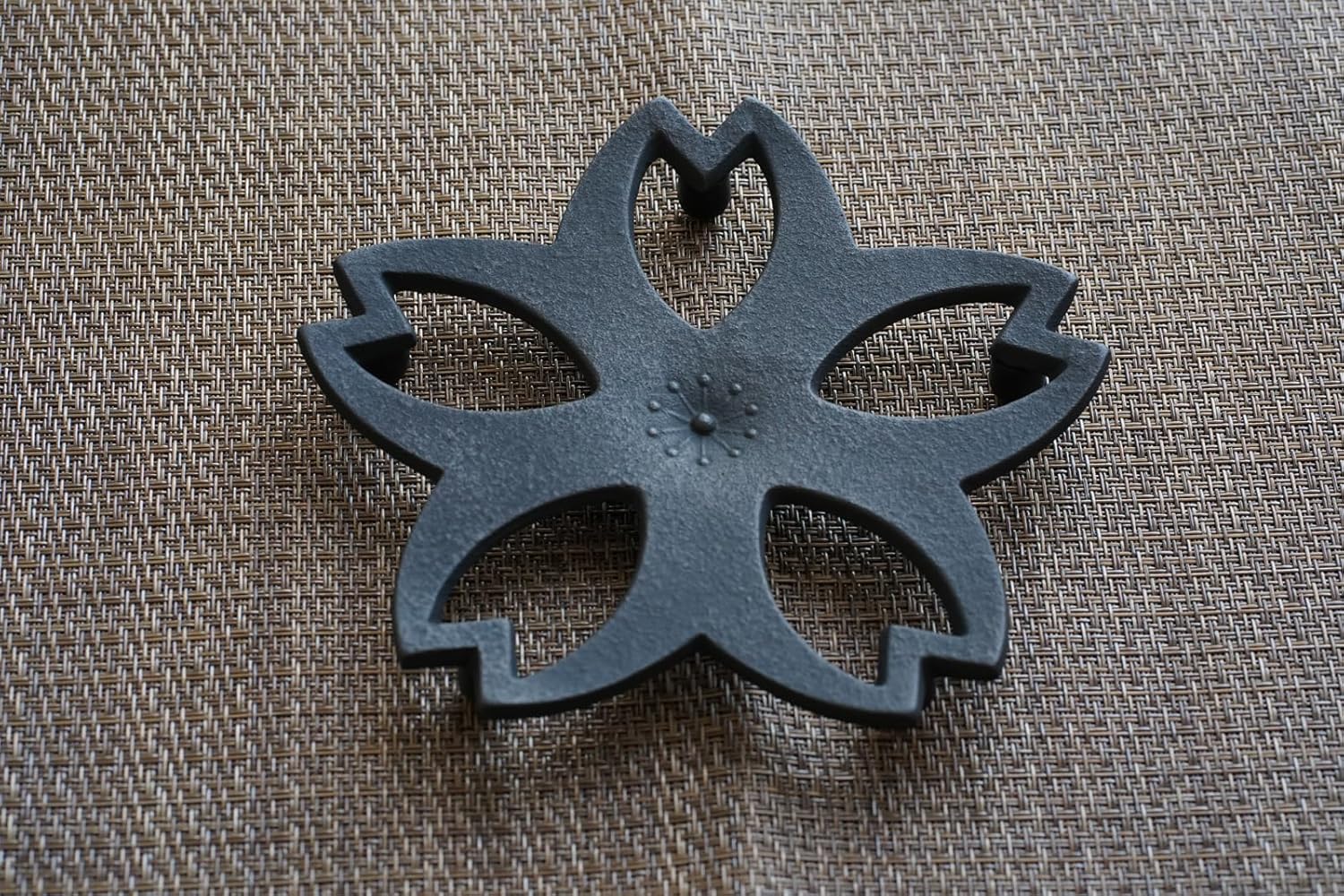 Ikenaga Iron Works Nambu Iron Kamashiki Cherry Blossom (Large) Black