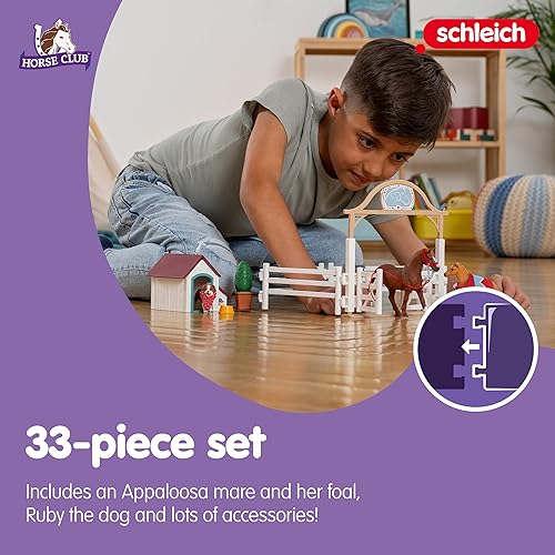 Miniatura 17 de Schleich Horse Club, juguetes de caballo para niñas y niños, juego de caballos invitados de Hannah con juguetes Ruby The Dog y Caballo, 20 piezas, a