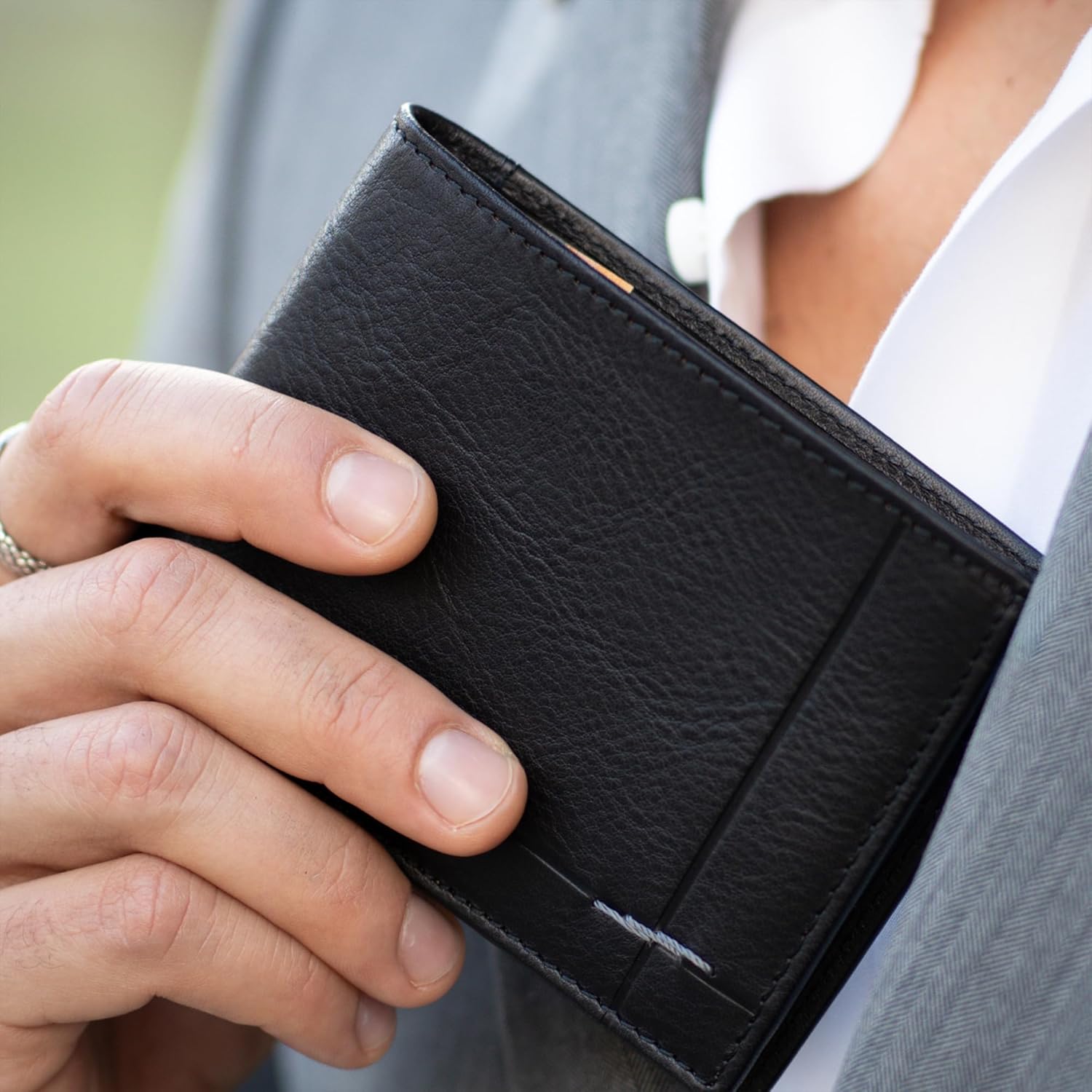 Time Resistance Leather Wallet – Italian Handmade Minimalist Billfold for Cards and Cash – Slim Full-Grain Leather Wallet (Black) - Image 3