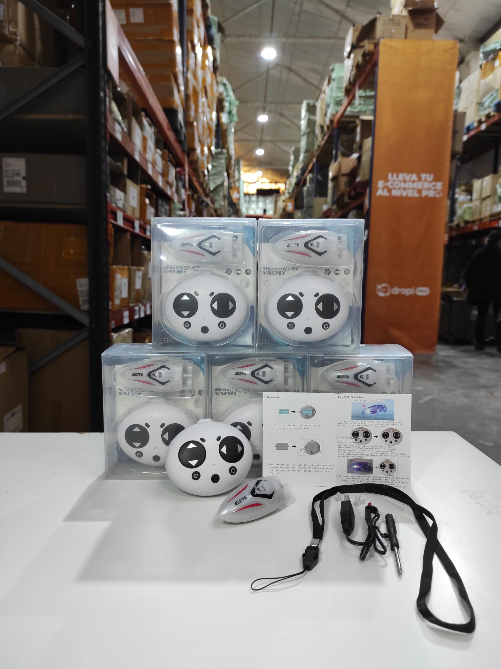 MayMax Mini Barco Teledirigido - Lancha de Radiocontrol Rapida y Facil de Manejar para Piscinas Estanques y Lagos - Diversion Acuatica para Ninos