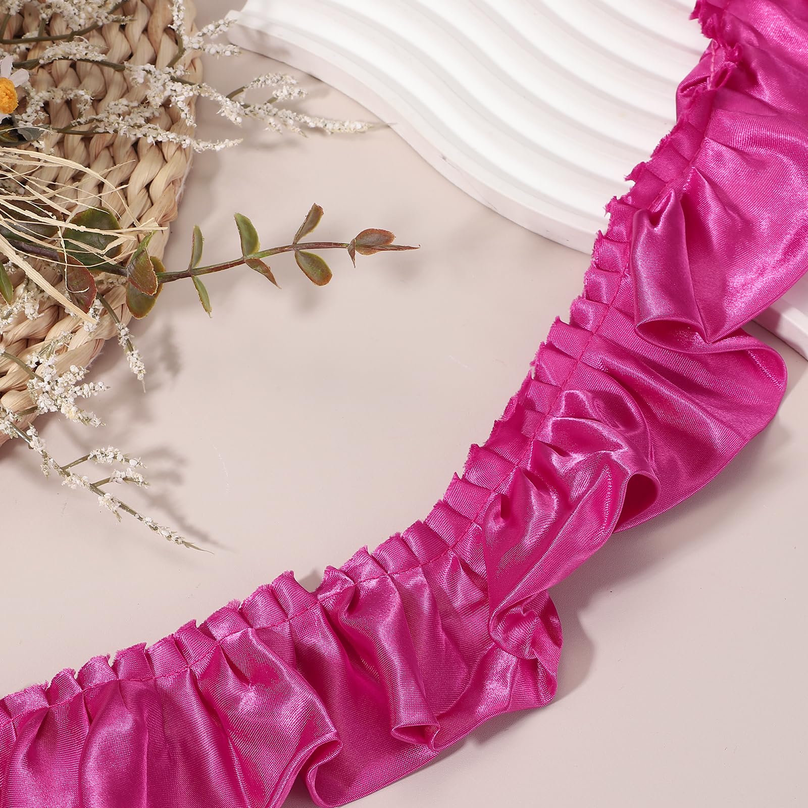 Dentelle plissée en mousseline rose rouge pour customiser une robe d'été