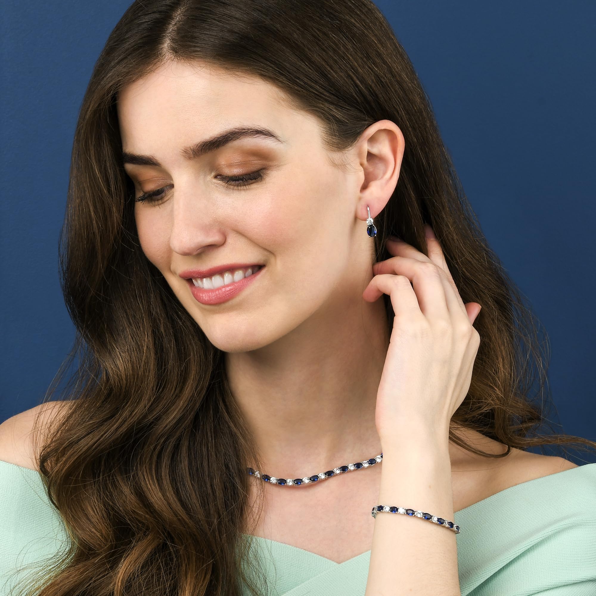 Diamond Treats 925 Sterling Silber Ohrringe für Damen und Teenager, süße Tropfenohrringe für Frauen mit grünen, blauen oder roten Zirkonia-Steinen, elegante Leverback-Ohrringe aus 925 Silber
