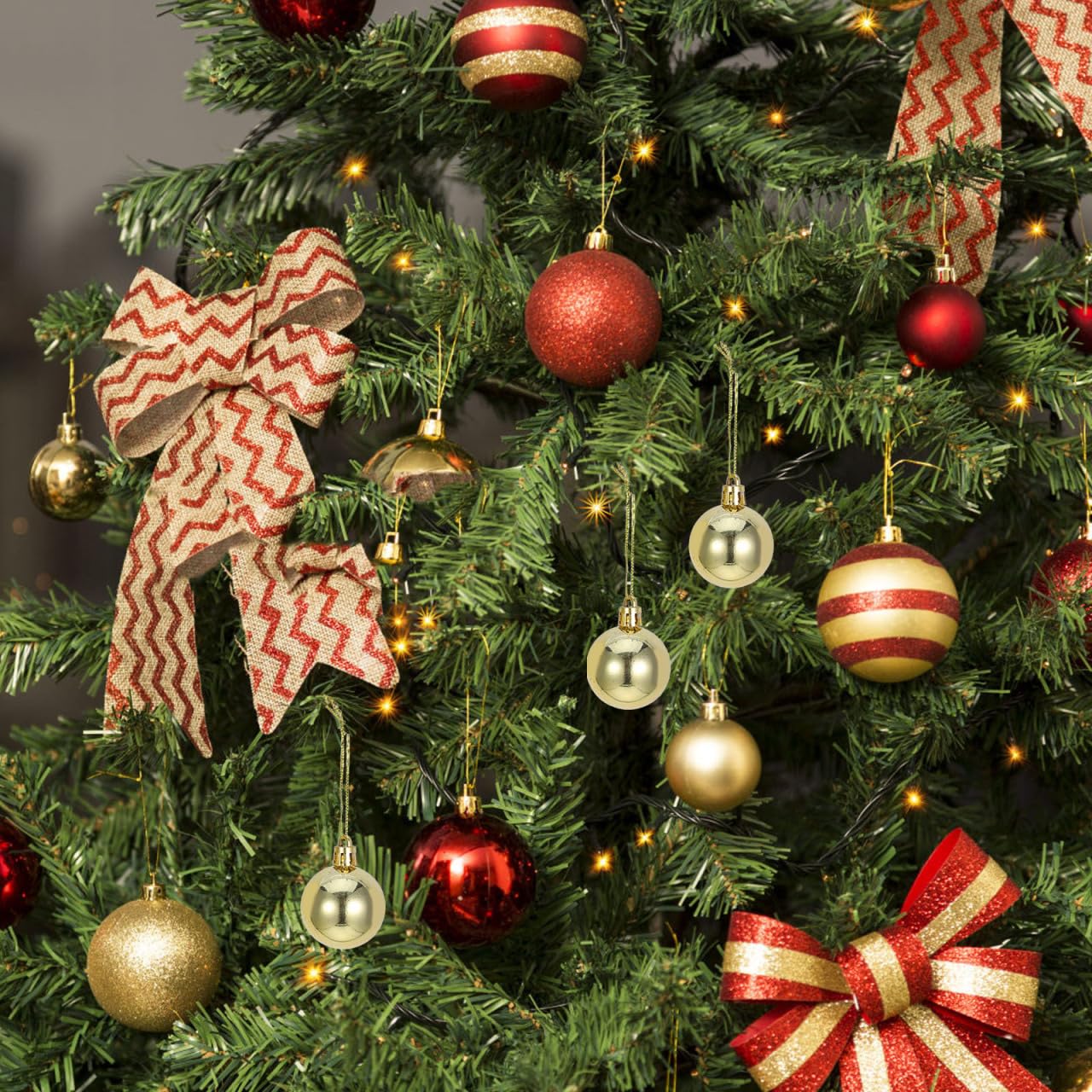 DOITOOL Lot de 50 boules de Noël incassables pour décoration de sapin de Noël, 5,8 cm, rouge et doré, à suspendre