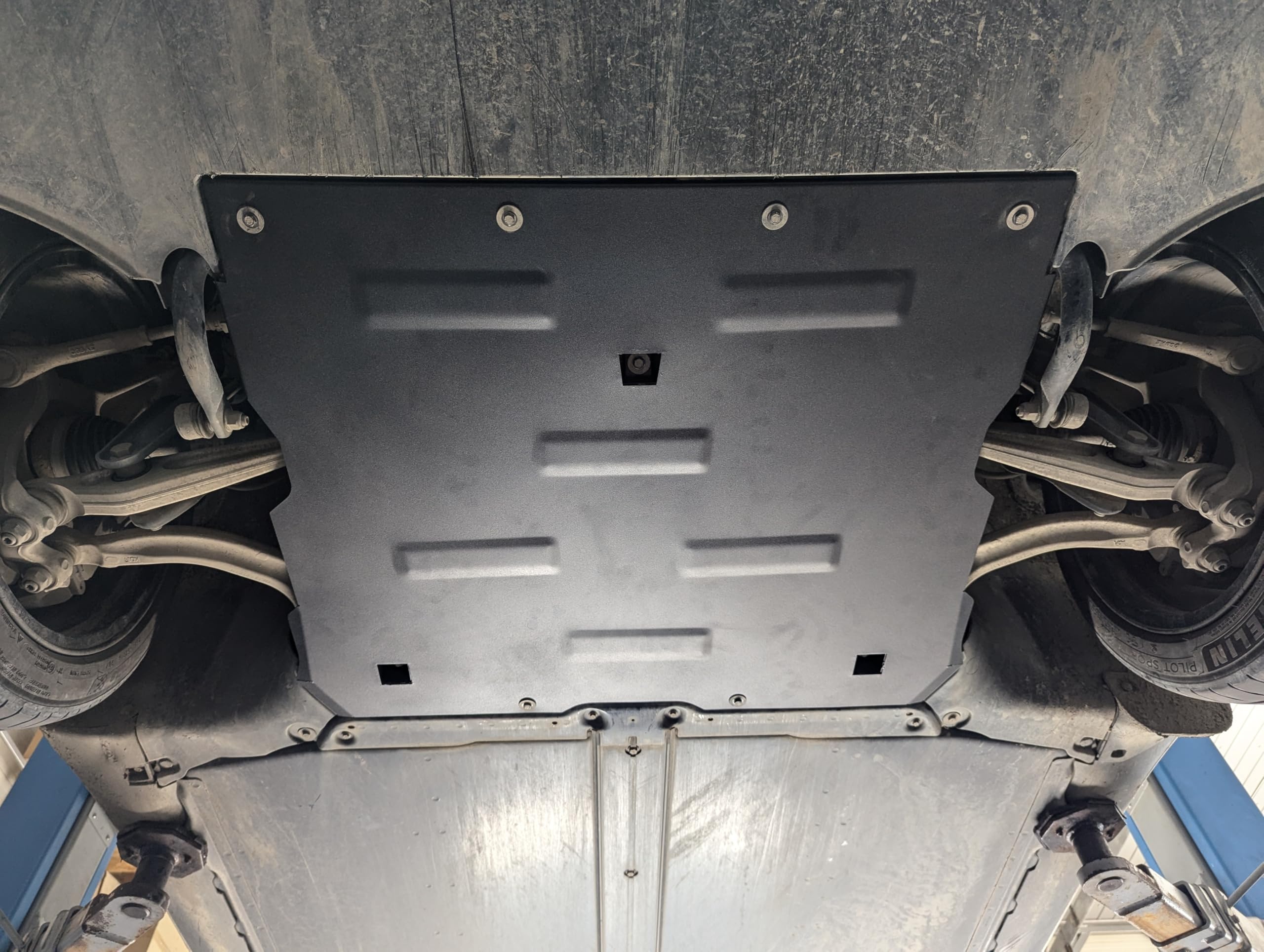 Protección metálica bajo motor eléctrico delantero compatible con Tesla Model 3 AWD - (2017-2025)