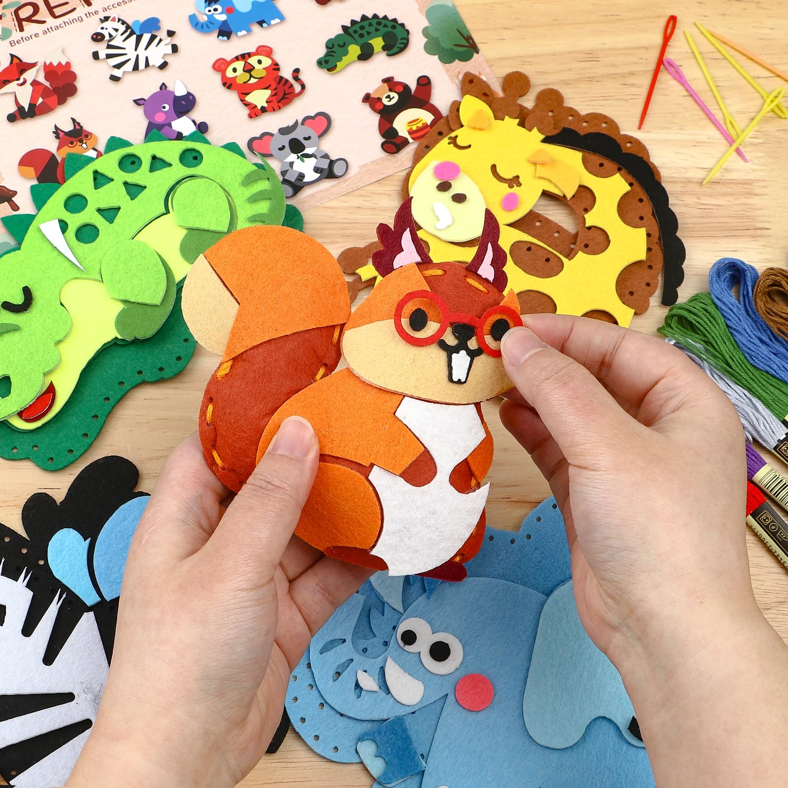 Toylink Kit Couture Enfant, Kit Créatif Bricolage avec 12 Feutres & Aiguilles Plastique, Cadeau 5-10 Ans Fille Garçon