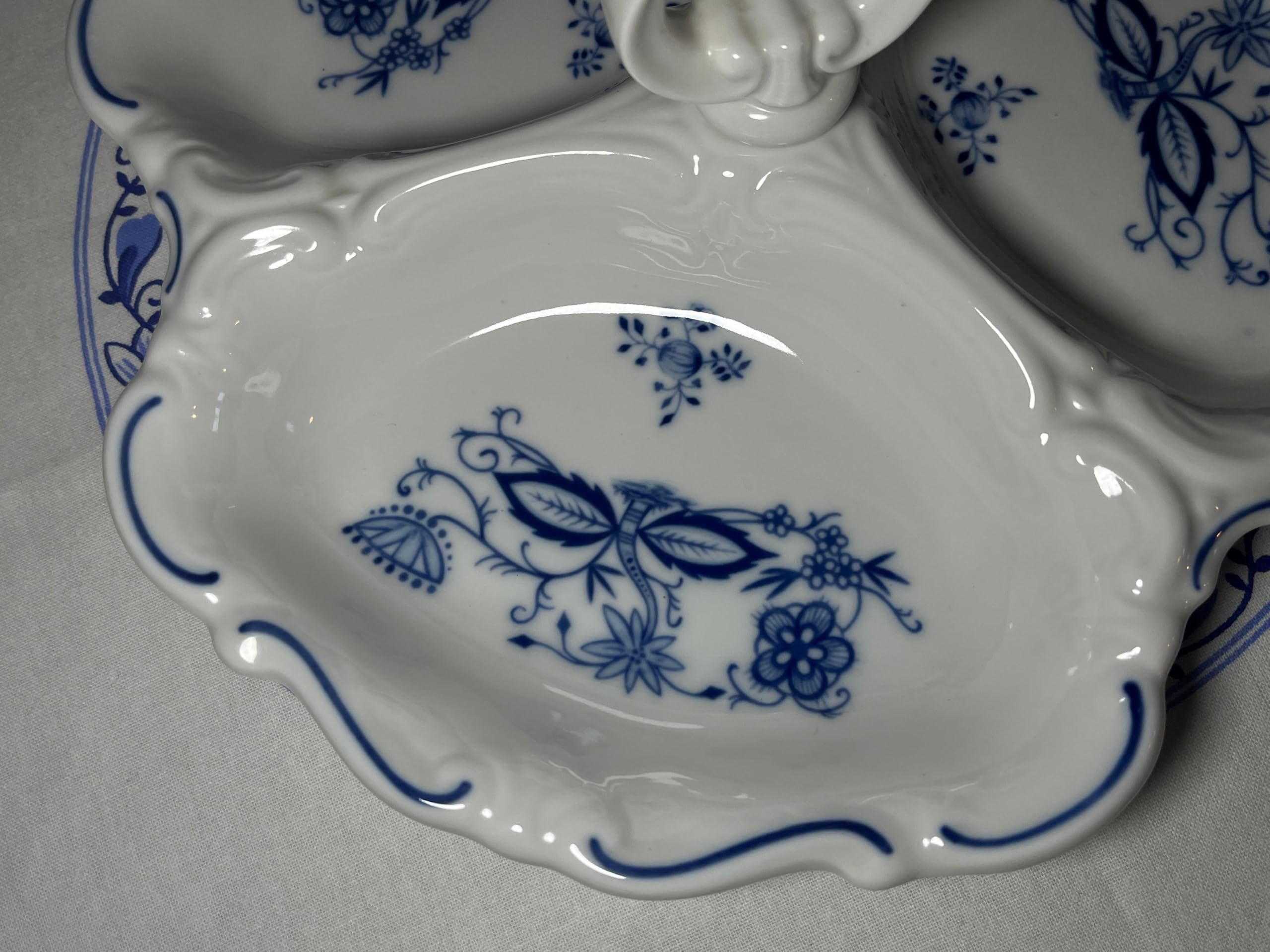 Generisch Triptis Porzellan Zwiebelmuster Kabarett/Schale mit 3 Fächern und Henkel, spülmaschinenfest, Dm. 25 cm