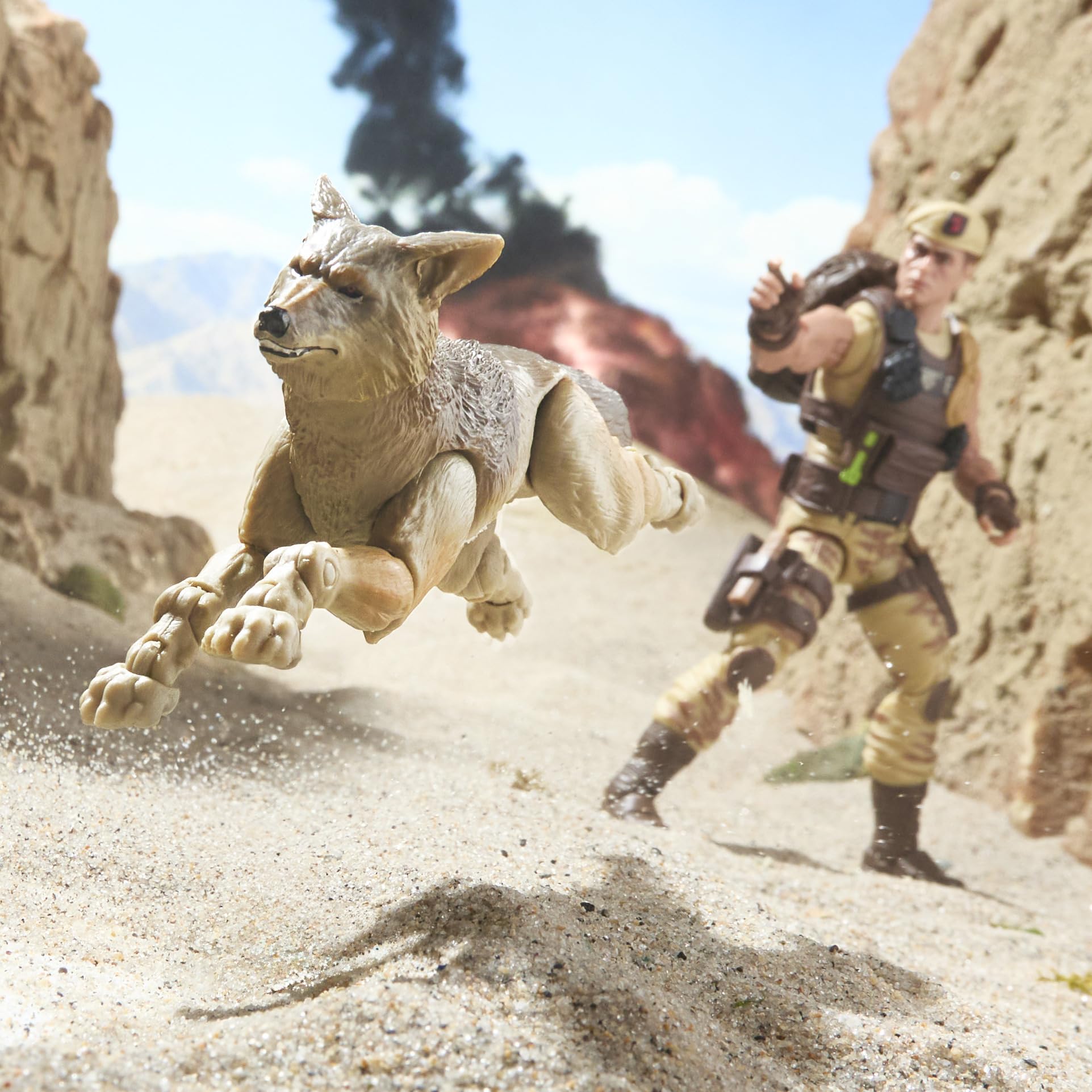 G.I. Joe Classified Series #217, Dusty & Coyote Sandstorm, Set mit Action-Figur (15 cm) und Tier zum Sammeln