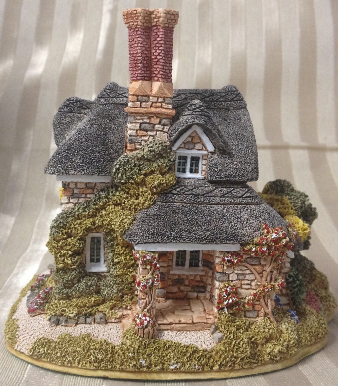 Lilliput Lane Oak Cottage LL006 : Amazon.co.uk: Home & Kitchen