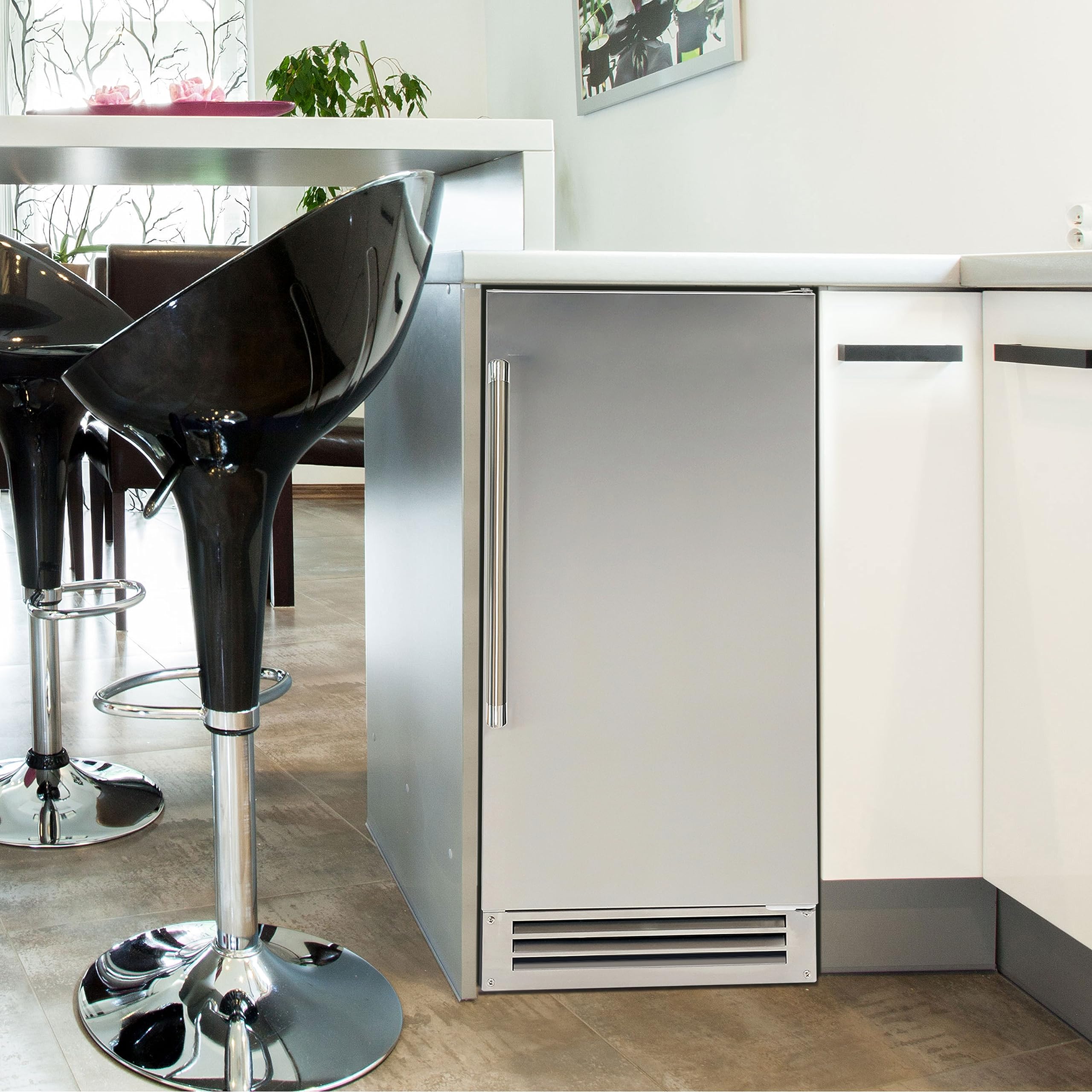 West Bend Built-In Or Freestanding Ice Maker, 15", Metallic on Fridge.com - View 2