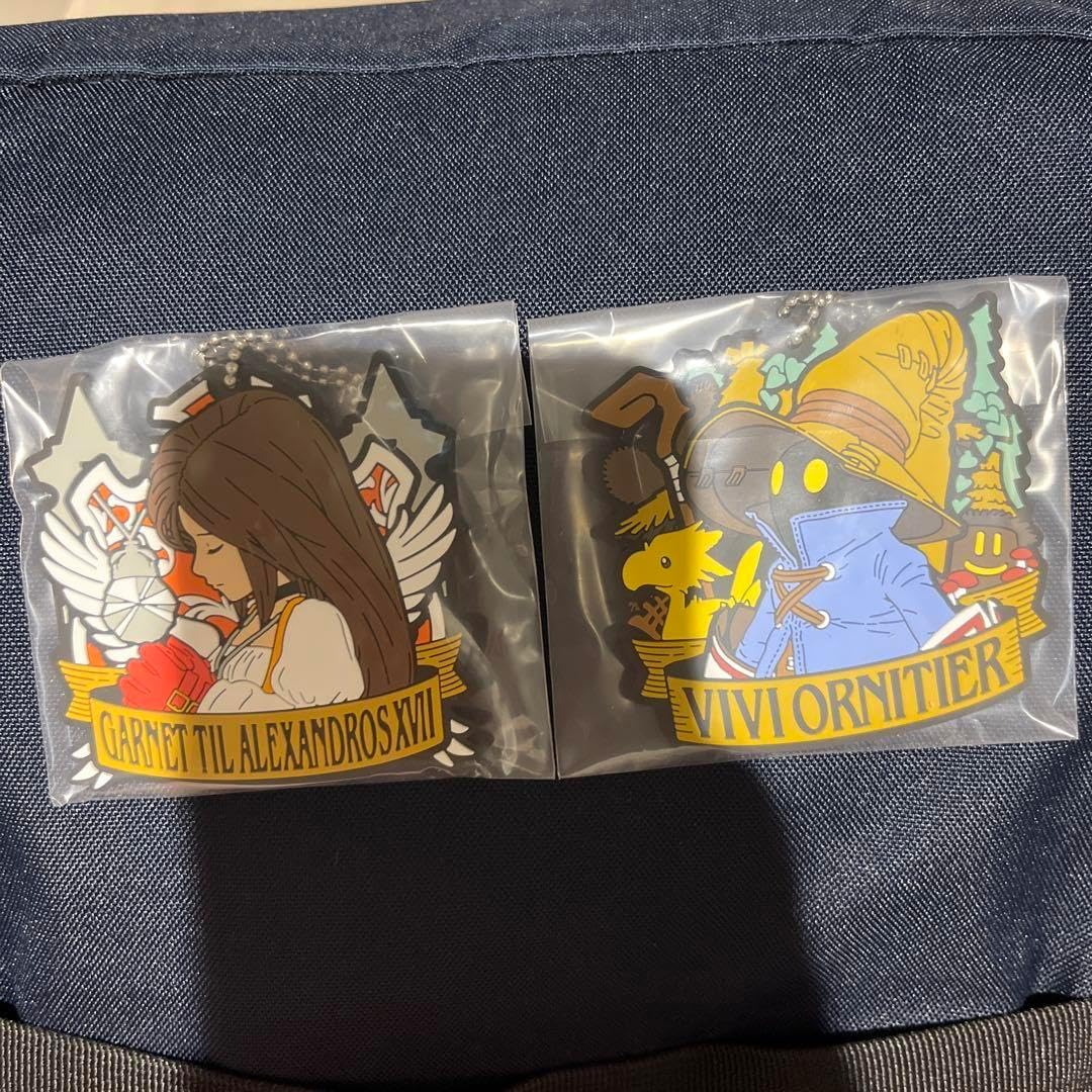 勝利の女神 NIKKE カセット型キーホルダー&ホログラムカード 2点セット