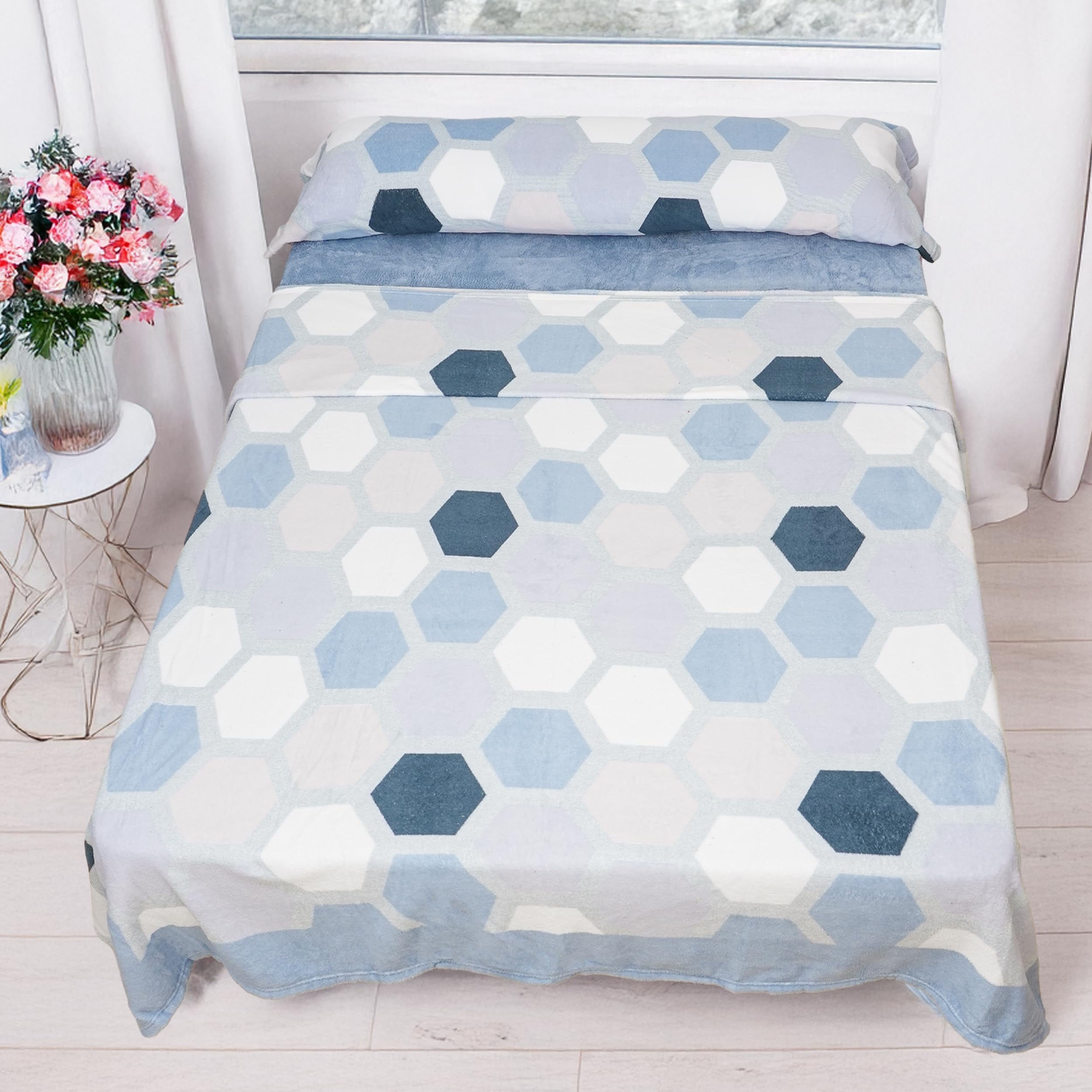 Etrexonline Juego de Sábanas 3 Piezas Coralina Térmica para Invierno - Incluye Sábana Bajera Ajustable, Encimera y Funda de Almohada - Tacto Suave y Cálido - Hexágonos Azul, Cama 150cm